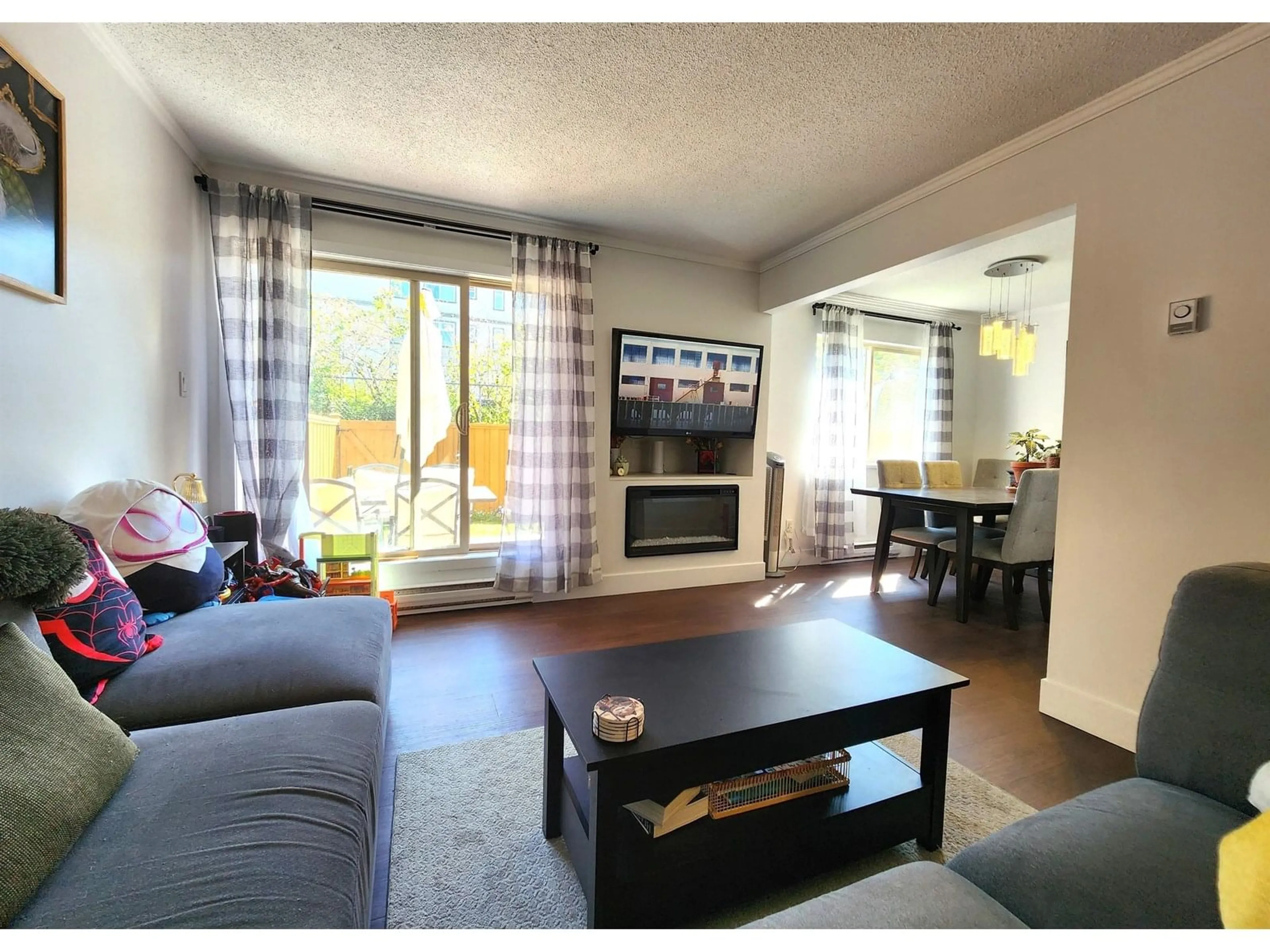 Living room with furniture, wood/laminate floor for 193 - 27456 32, Langley British Columbia V4W3P3