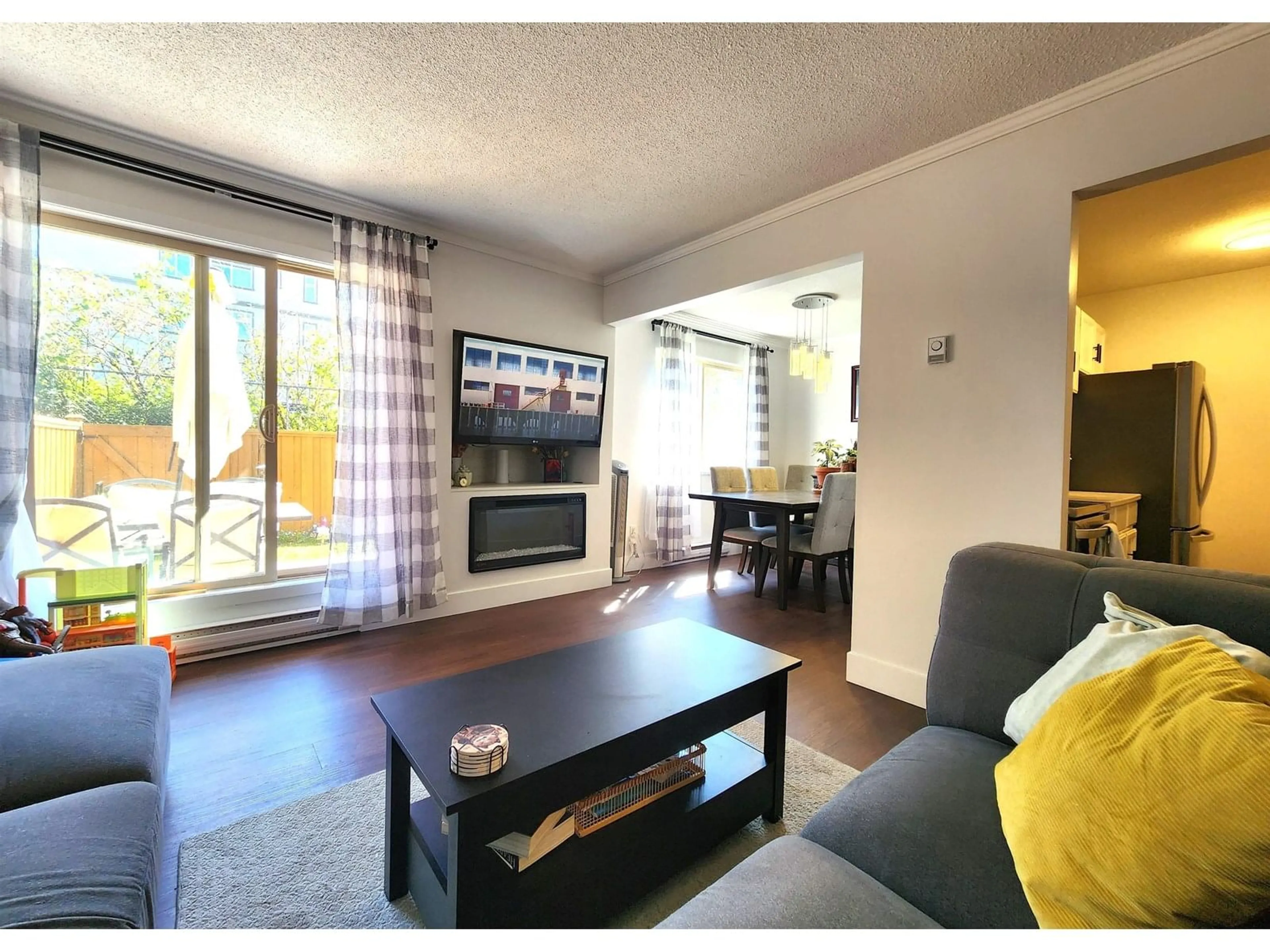 Living room with furniture, wood/laminate floor for 193 - 27456 32, Langley British Columbia V4W3P3