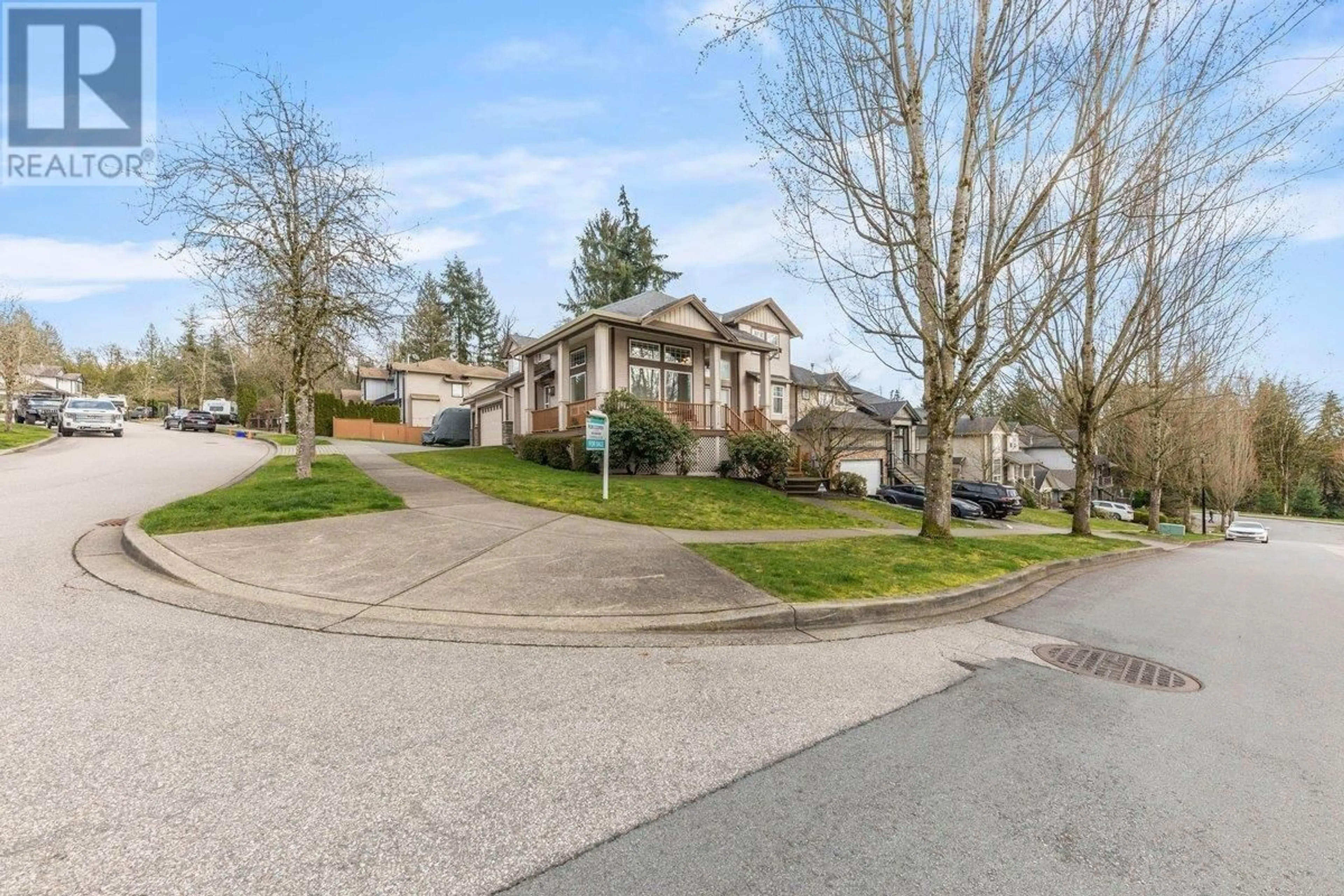 A pic from outside/outdoor area/front of a property/back of a property/a pic from drone, street for 13238 237A STREET, Maple Ridge British Columbia V4R2X2