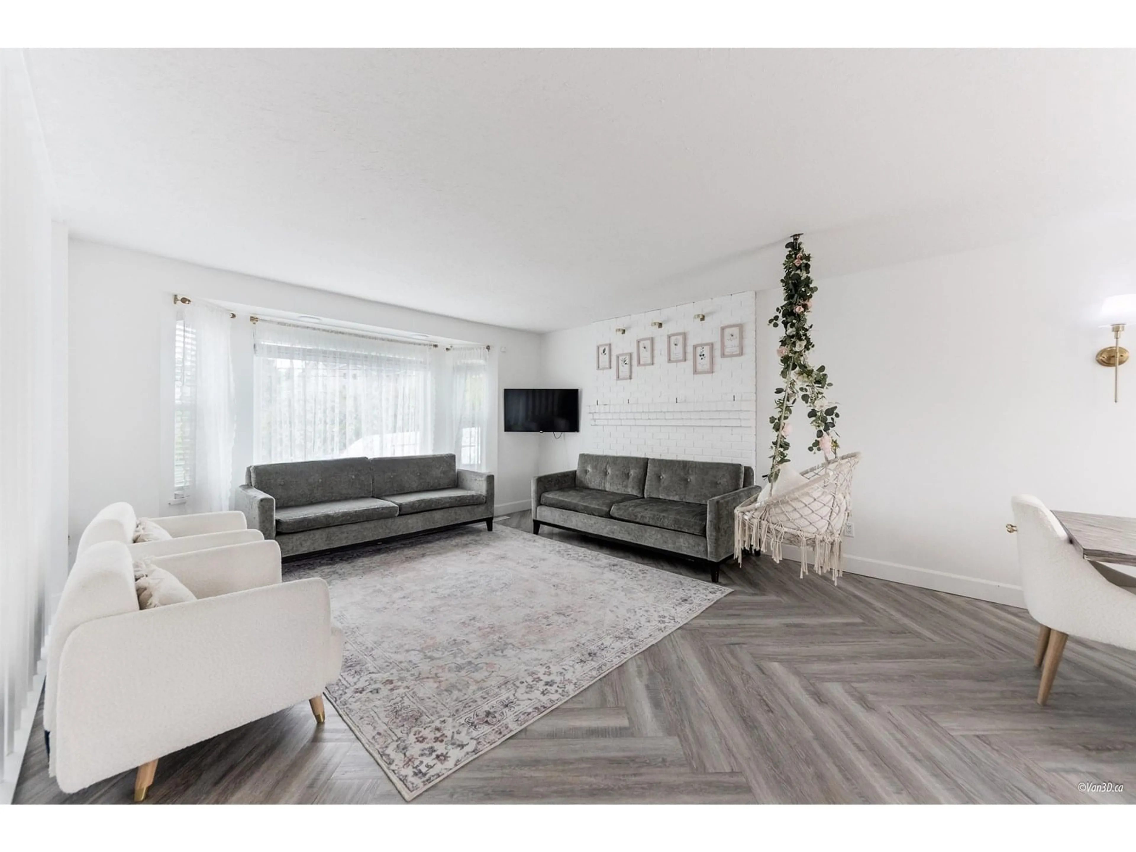 Living room with furniture, unknown for 7720 CEDAR, Mission British Columbia V2V3M5