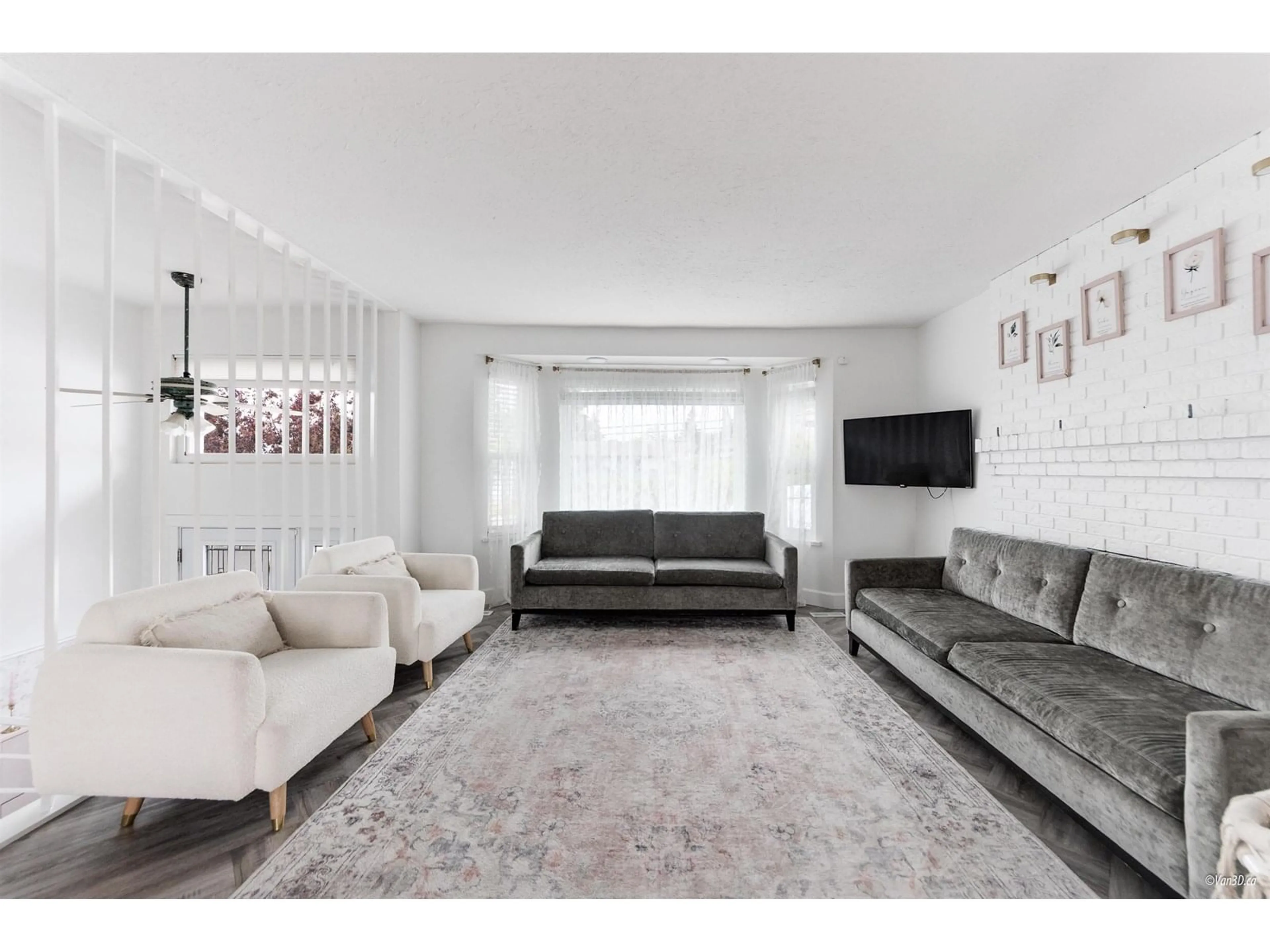 Living room with furniture, unknown for 7720 CEDAR, Mission British Columbia V2V3M5