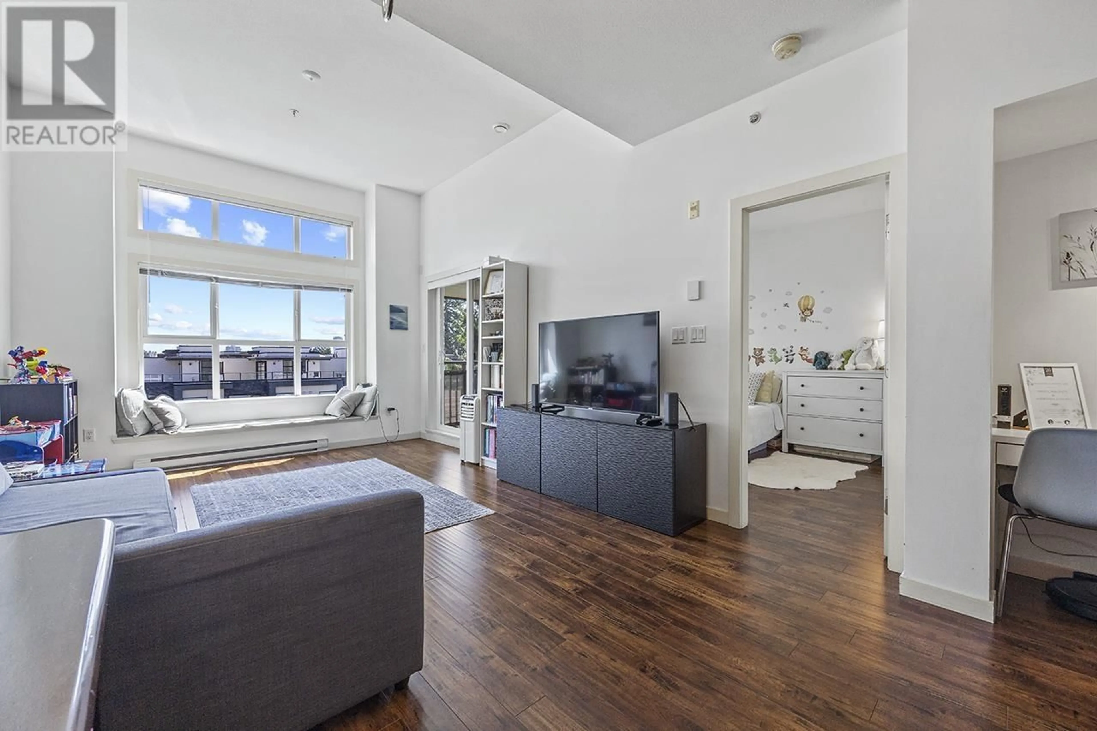 Living room with furniture, unknown for 411 - 5889 IRMIN STREET, Burnaby British Columbia V5J0C1