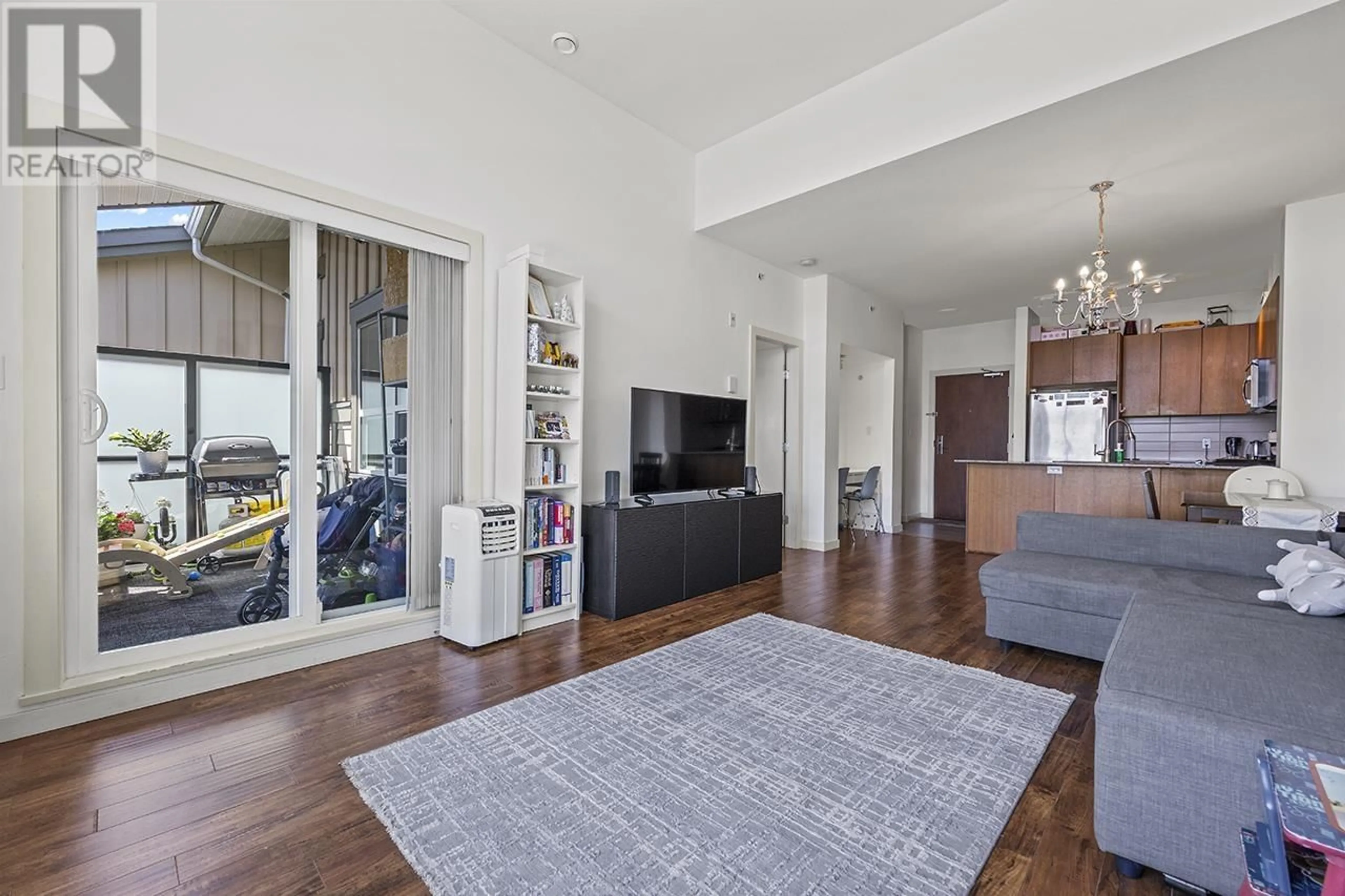 Living room with furniture, unknown for 411 - 5889 IRMIN STREET, Burnaby British Columbia V5J0C1