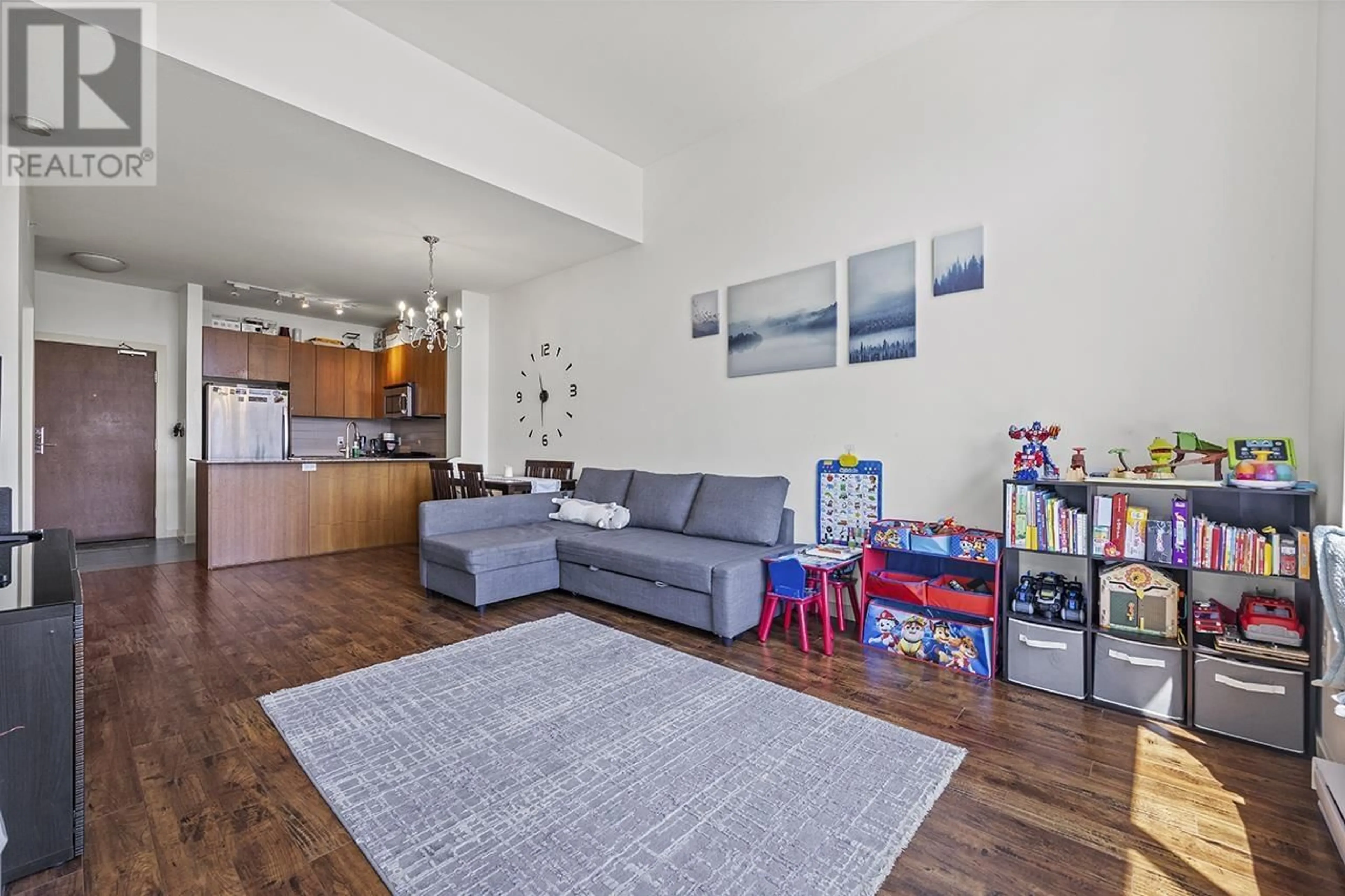 Living room with furniture, unknown for 411 - 5889 IRMIN STREET, Burnaby British Columbia V5J0C1
