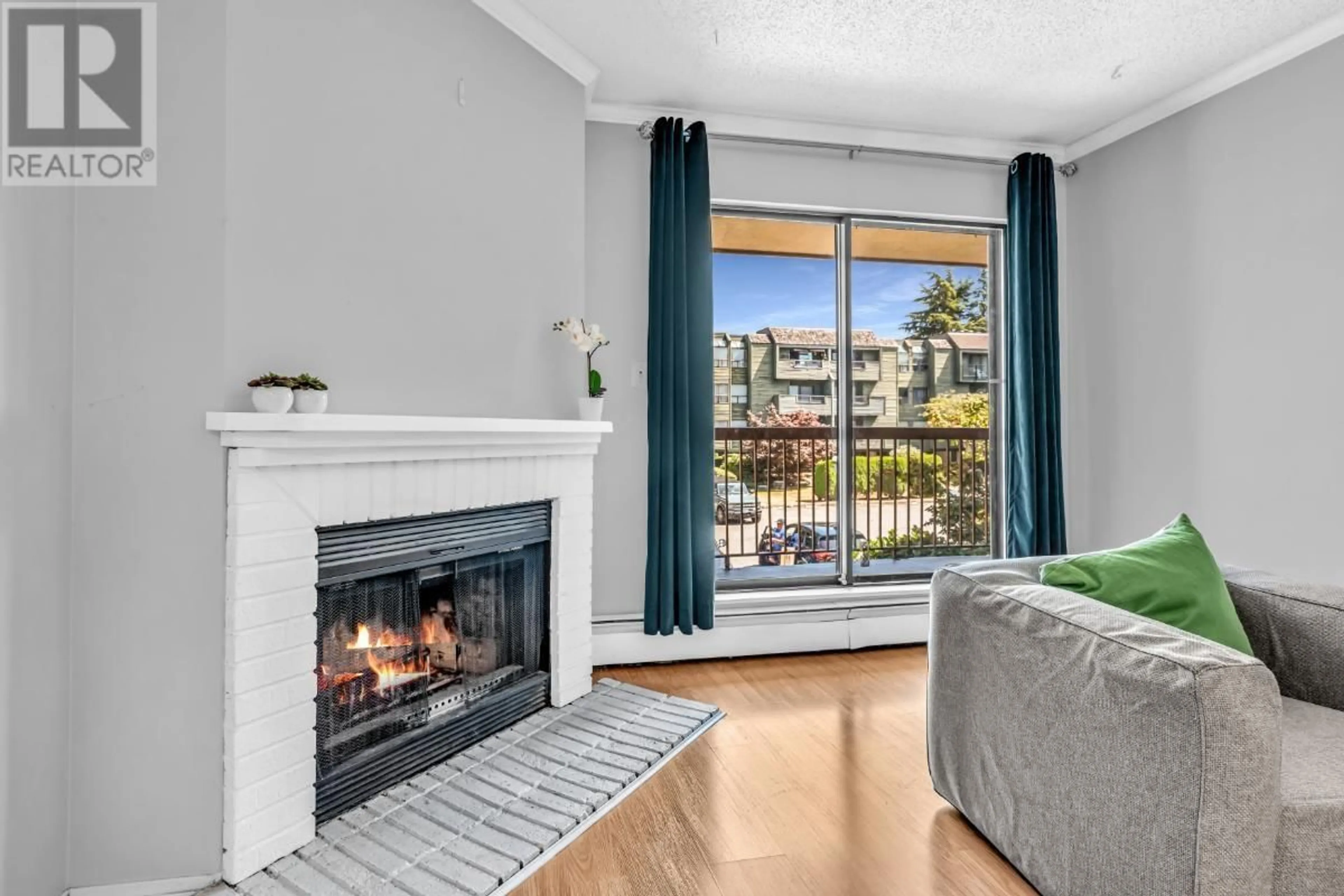 Living room with furniture, unknown for 133 - 8500 ACKROYD ROAD, Richmond British Columbia V6X3H8