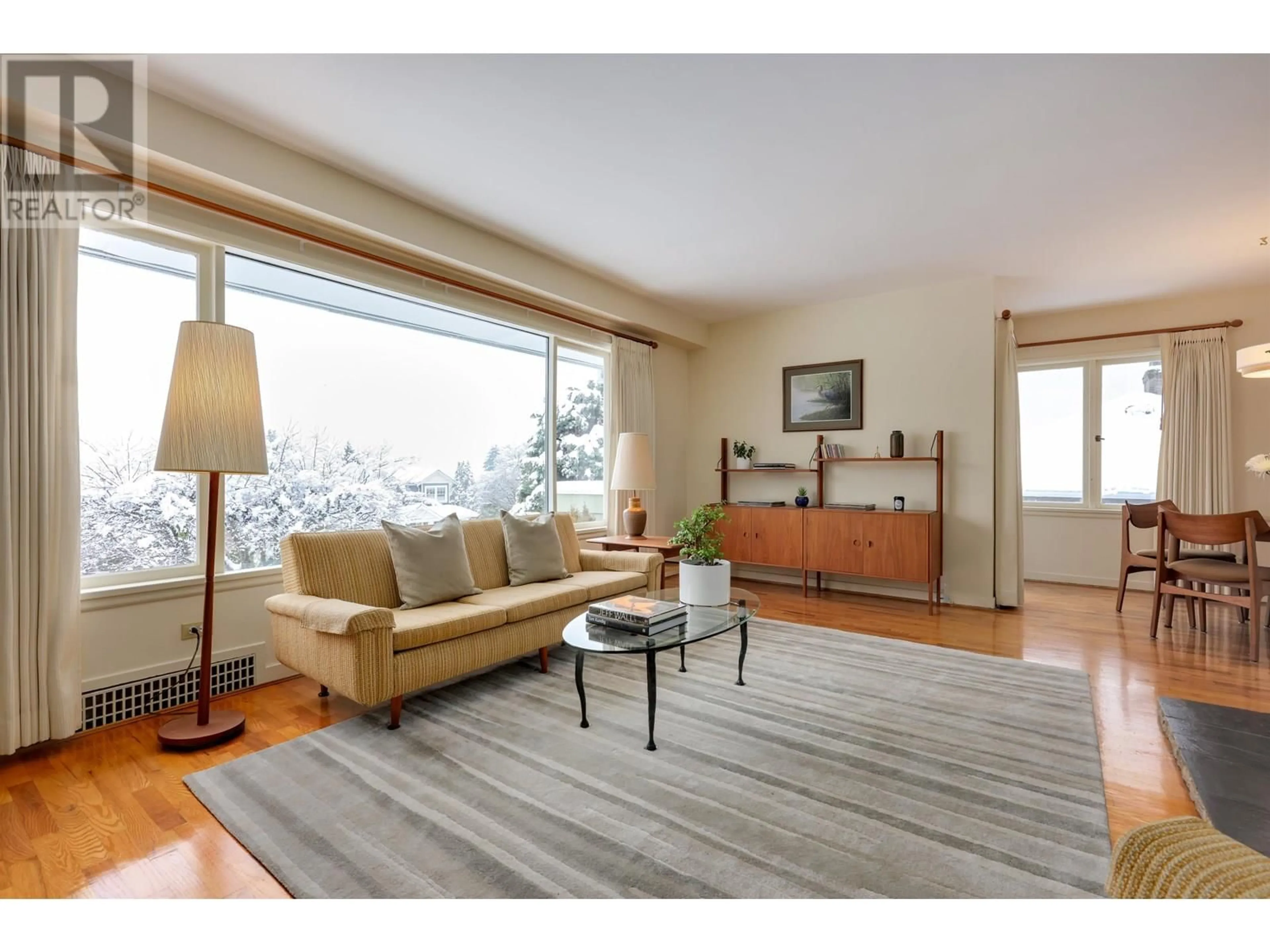 Living room with furniture, wood/laminate floor for 1165 LAWSON AVENUE, West Vancouver British Columbia V7T2E4