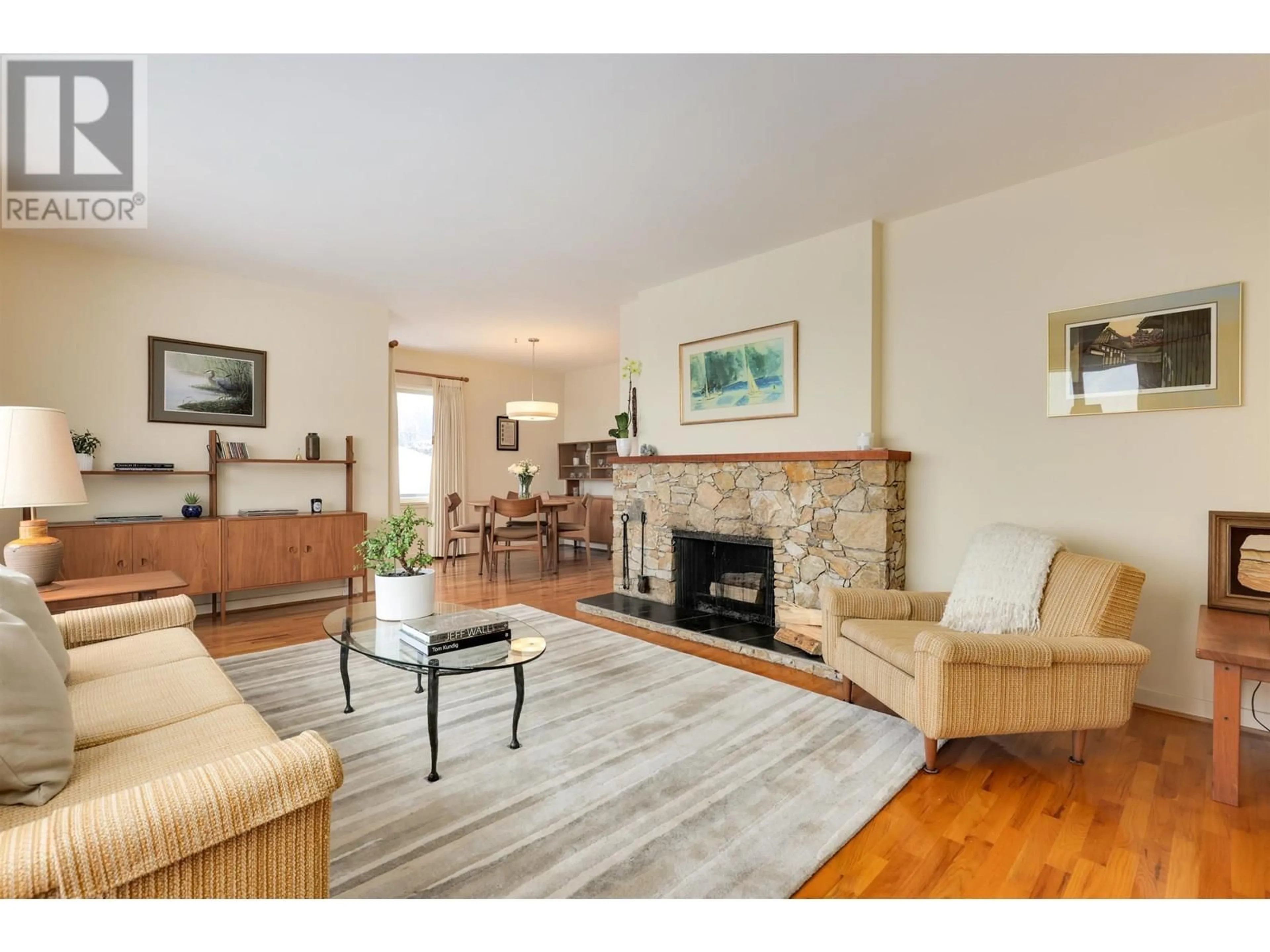 Living room with furniture, wood/laminate floor for 1165 LAWSON AVENUE, West Vancouver British Columbia V7T2E4