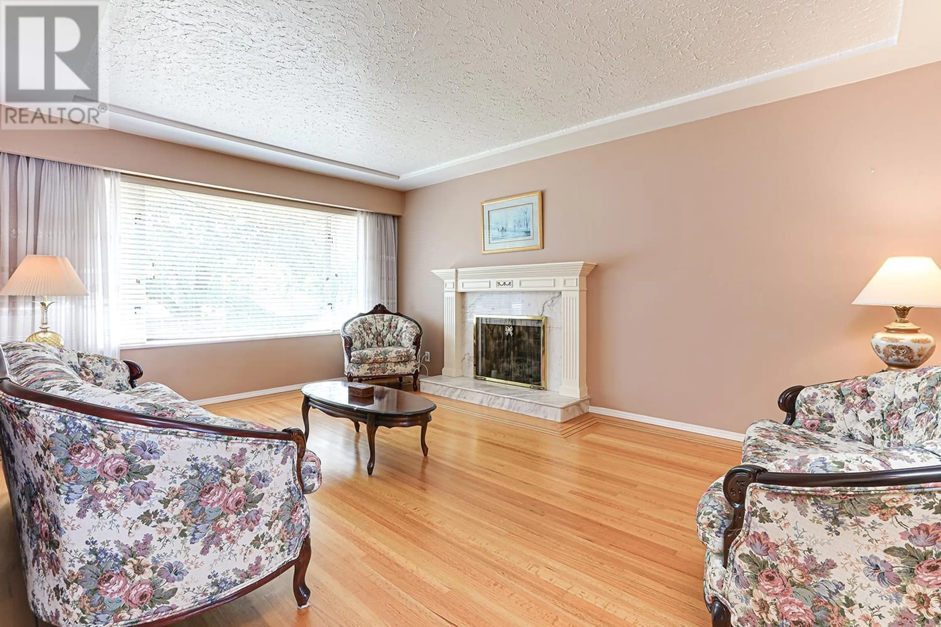 Living room with furniture, wood/laminate floor for 2553 20TH AVENUE, Vancouver British Columbia V5M2T5