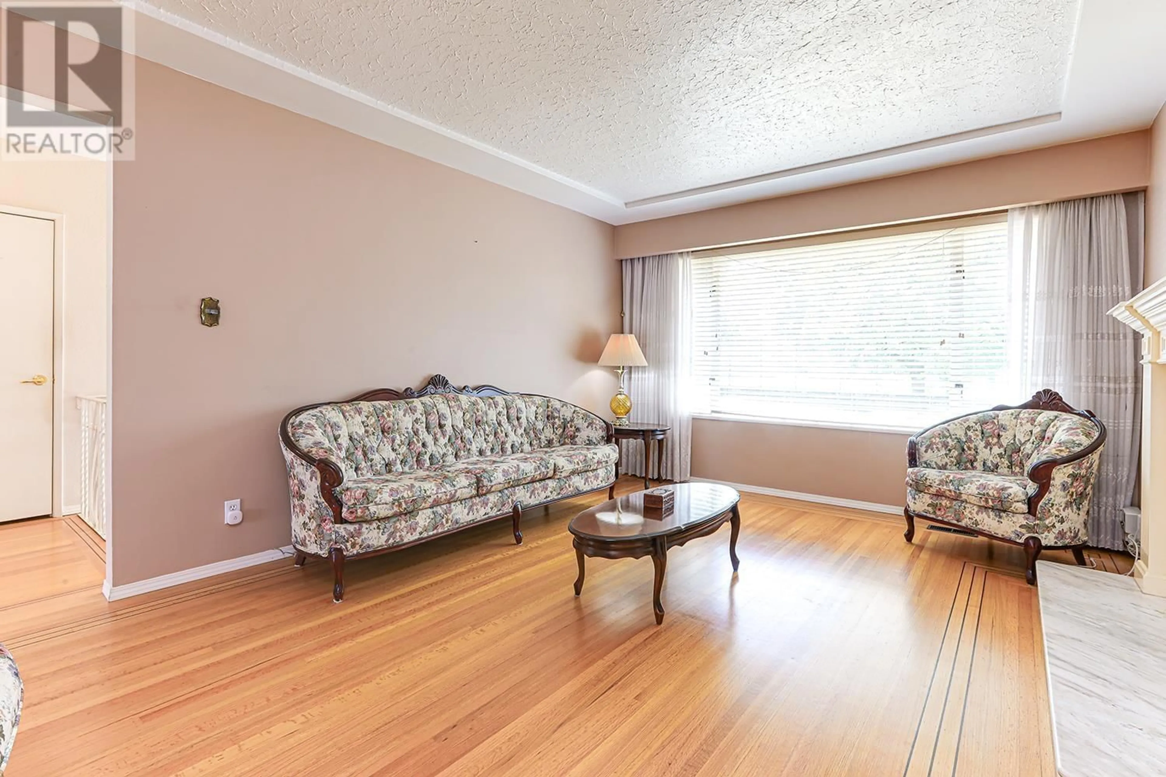 Living room with furniture, wood/laminate floor for 2553 20TH AVENUE, Vancouver British Columbia V5M2T5