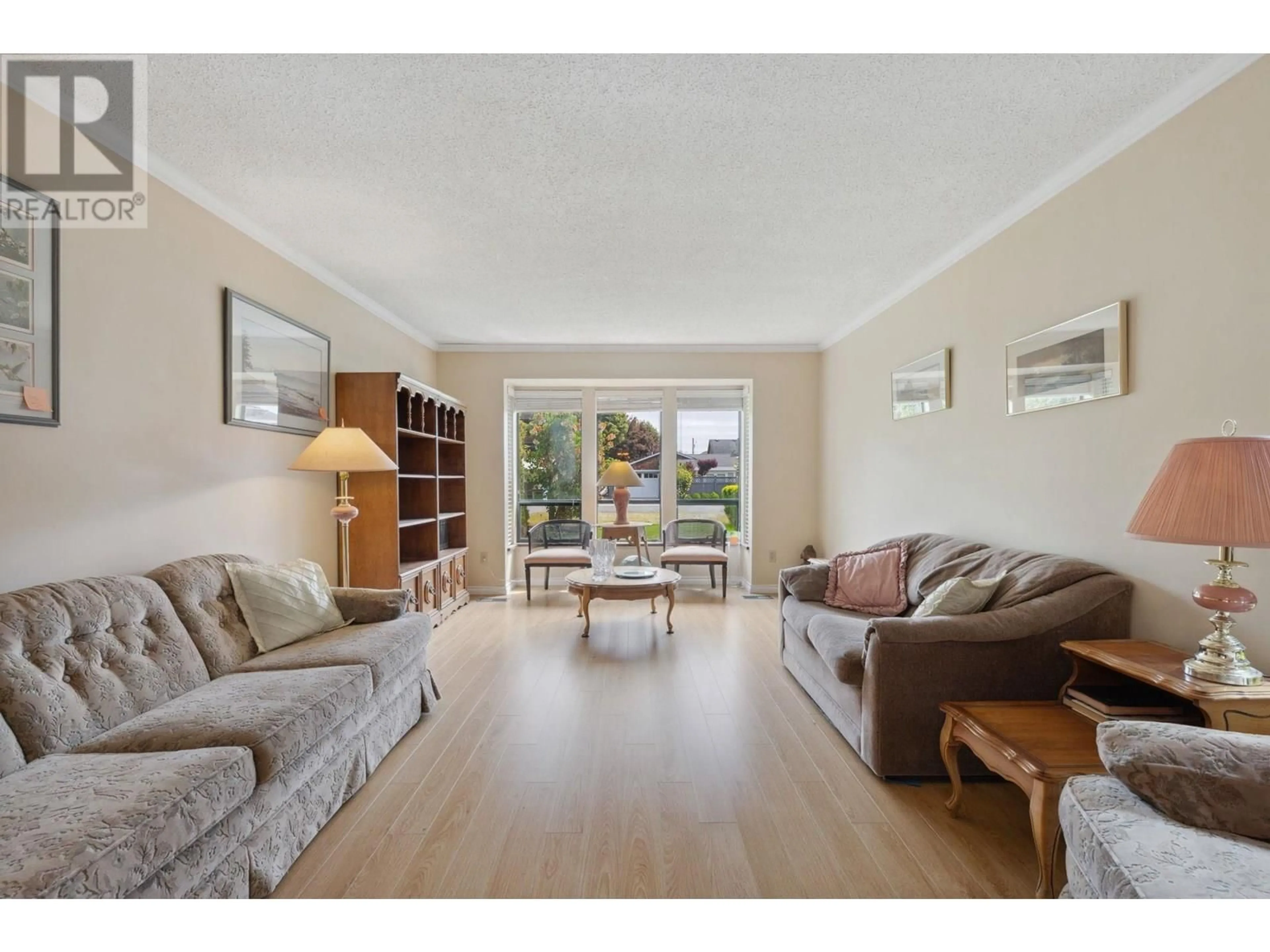 Living room with furniture, wood/laminate floor for 193 67 STREET, Delta British Columbia V4L1M2