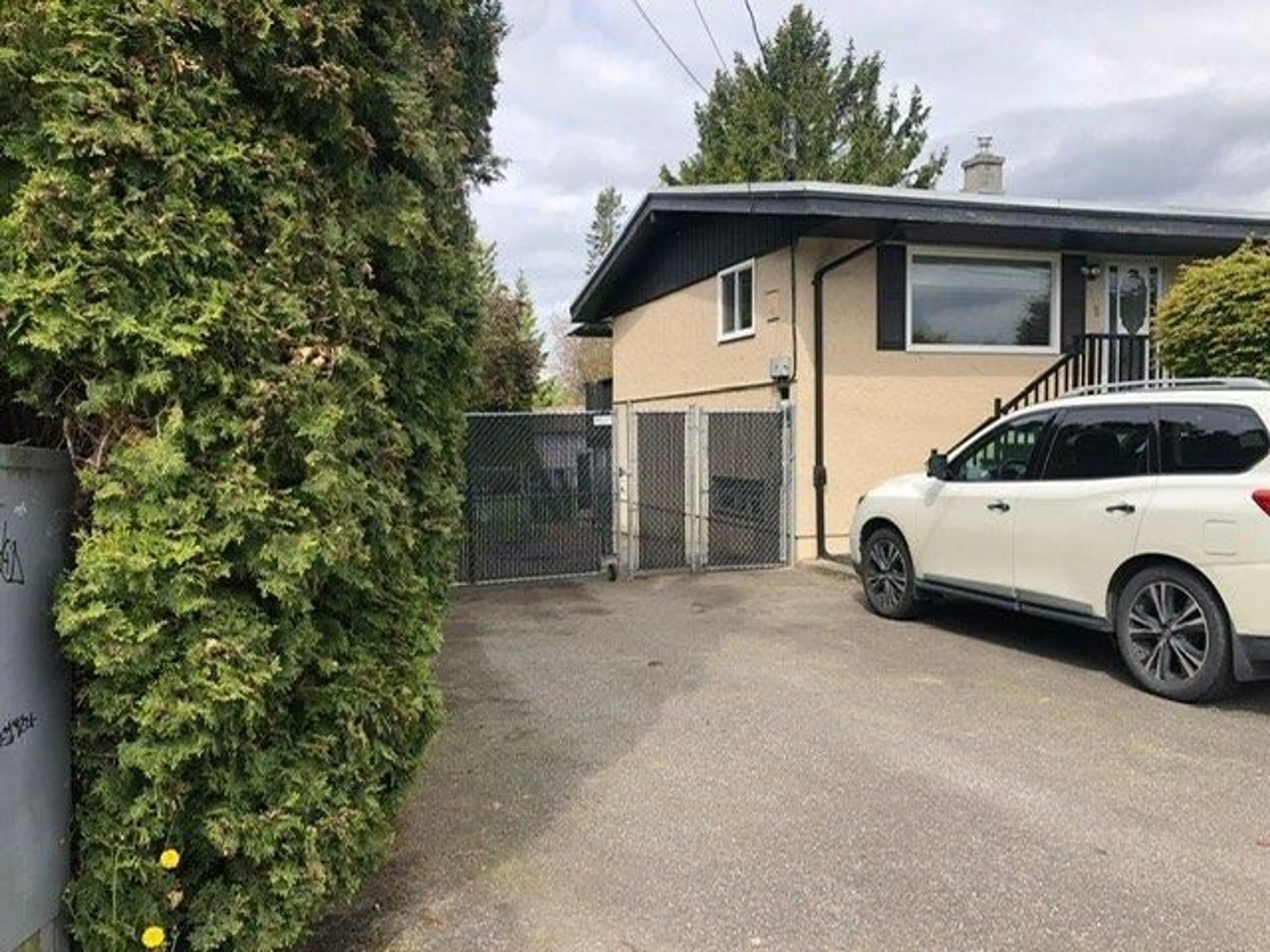 A pic from outside/outdoor area/front of a property/back of a property/a pic from drone, street for 9215 CHARLES STREET, Chilliwack British Columbia V2P5K8