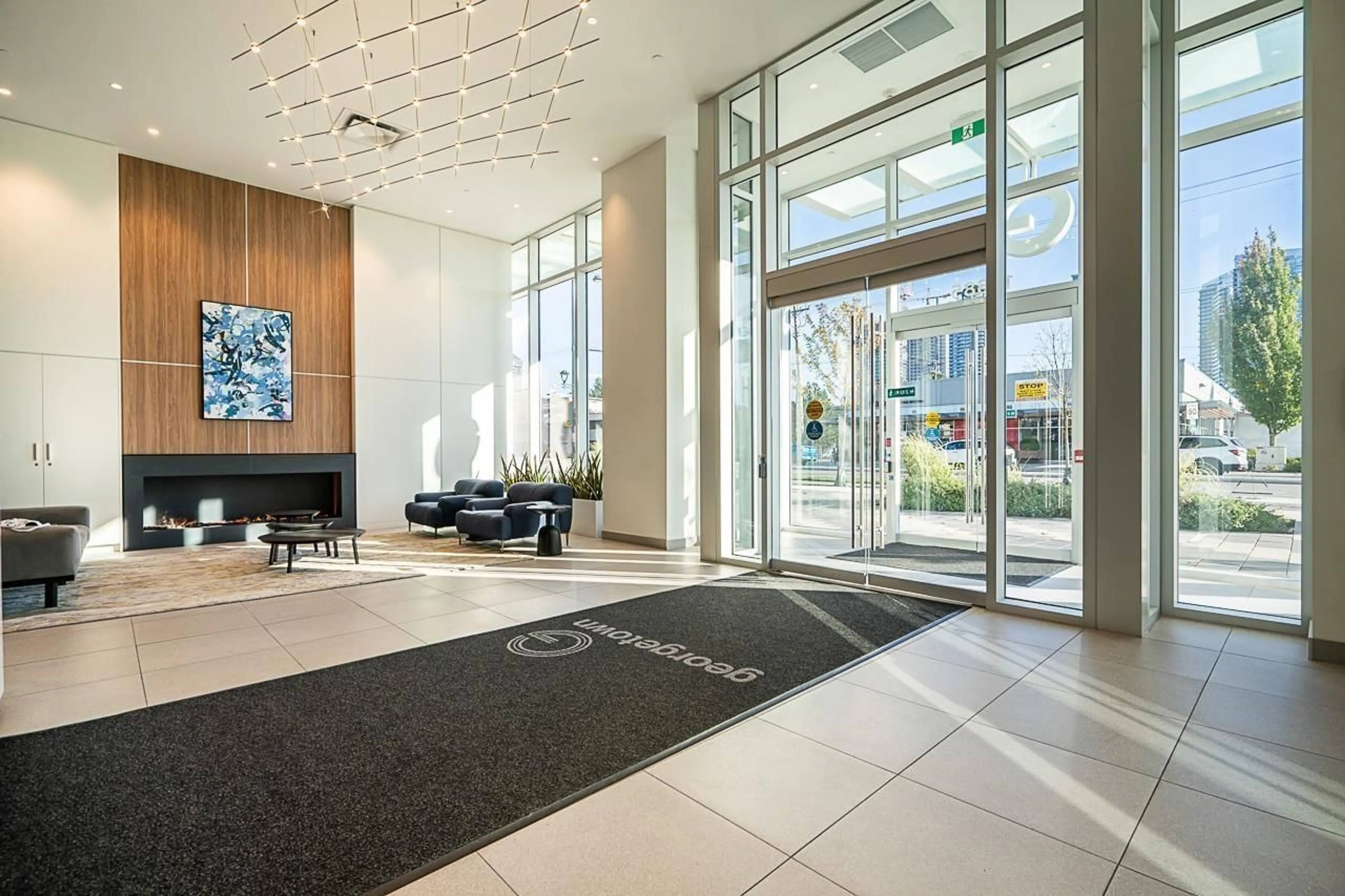 Lobby for 1704 - 13685 102, Surrey British Columbia V3T1N7
