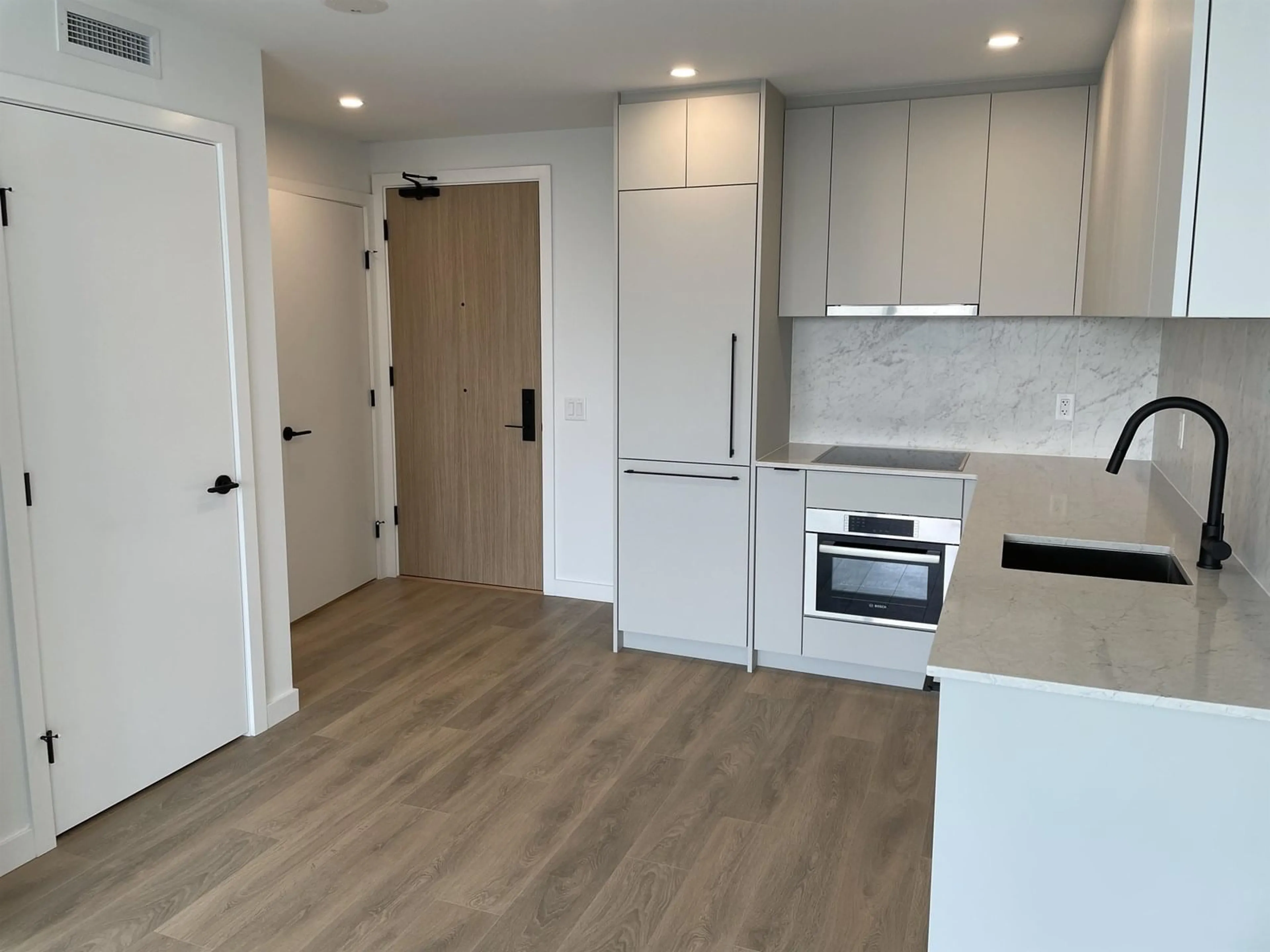 A pic of a room for 1704 - 13685 102, Surrey British Columbia V3T1N7