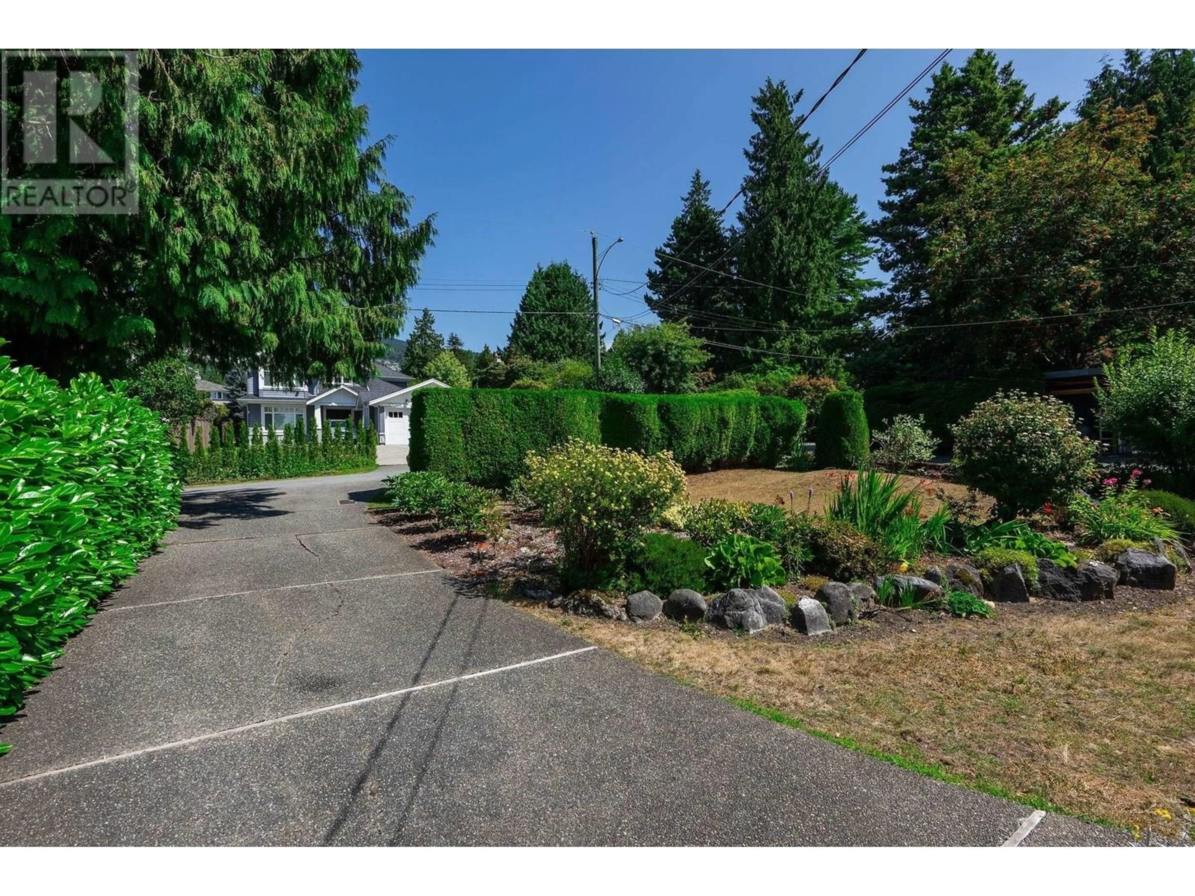 A pic from outside/outdoor area/front of a property/back of a property/a pic from drone, street for 2240 GORDON AVENUE, West Vancouver British Columbia V7V1W3