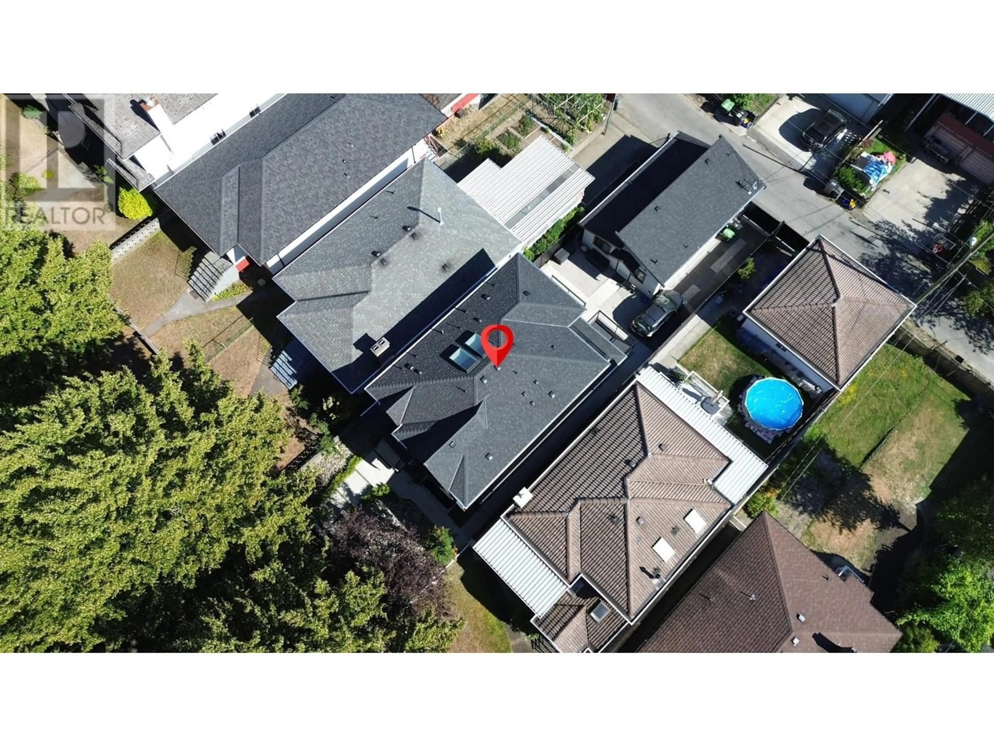 A pic from outside/outdoor area/front of a property/back of a property/a pic from drone, street for 432 46TH AVENUE, Vancouver British Columbia V5W1Z9