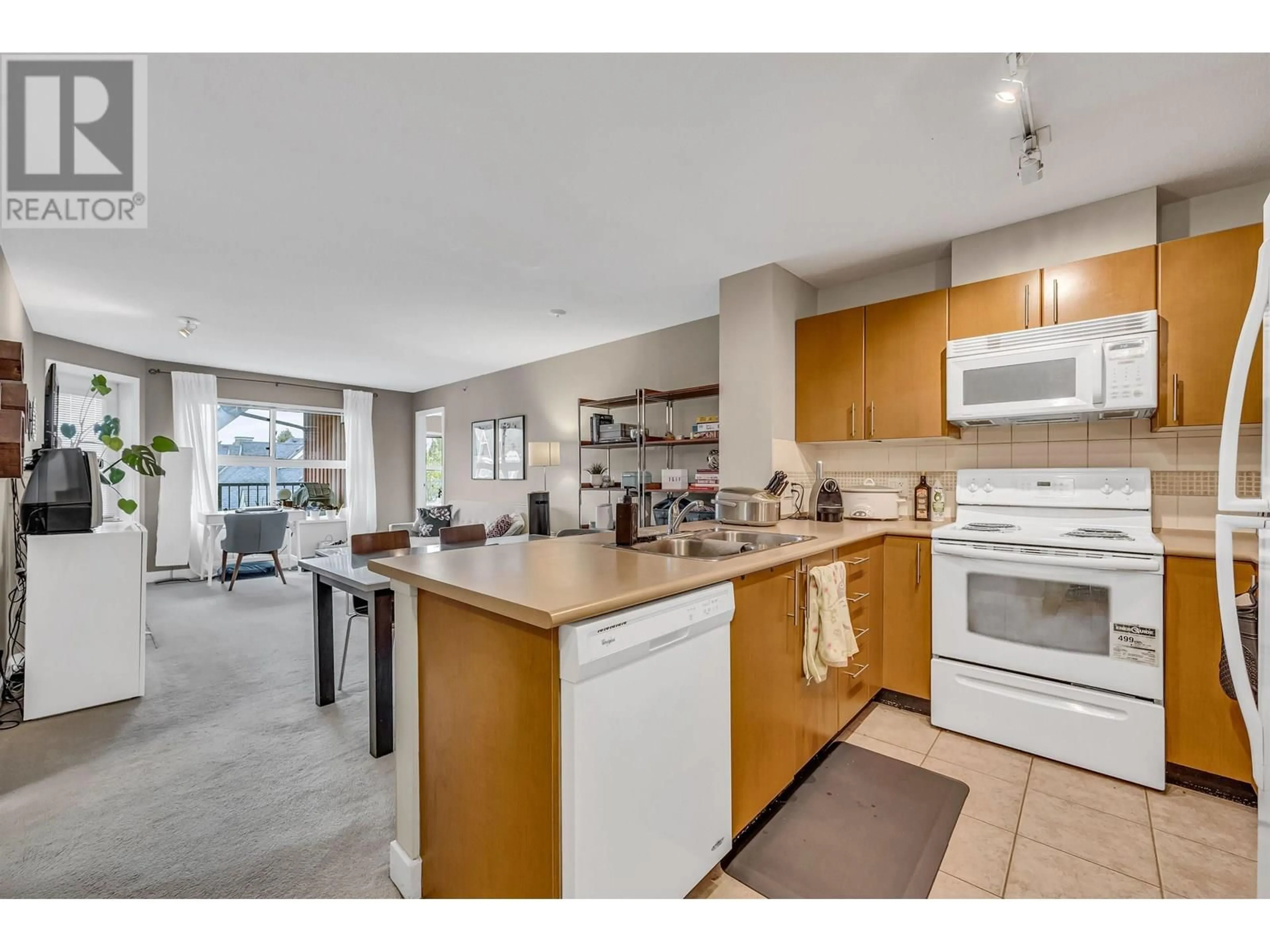 Open concept kitchen, unknown for 403 - 7088 MONT ROYAL SQUARE, Vancouver British Columbia V5S4X7