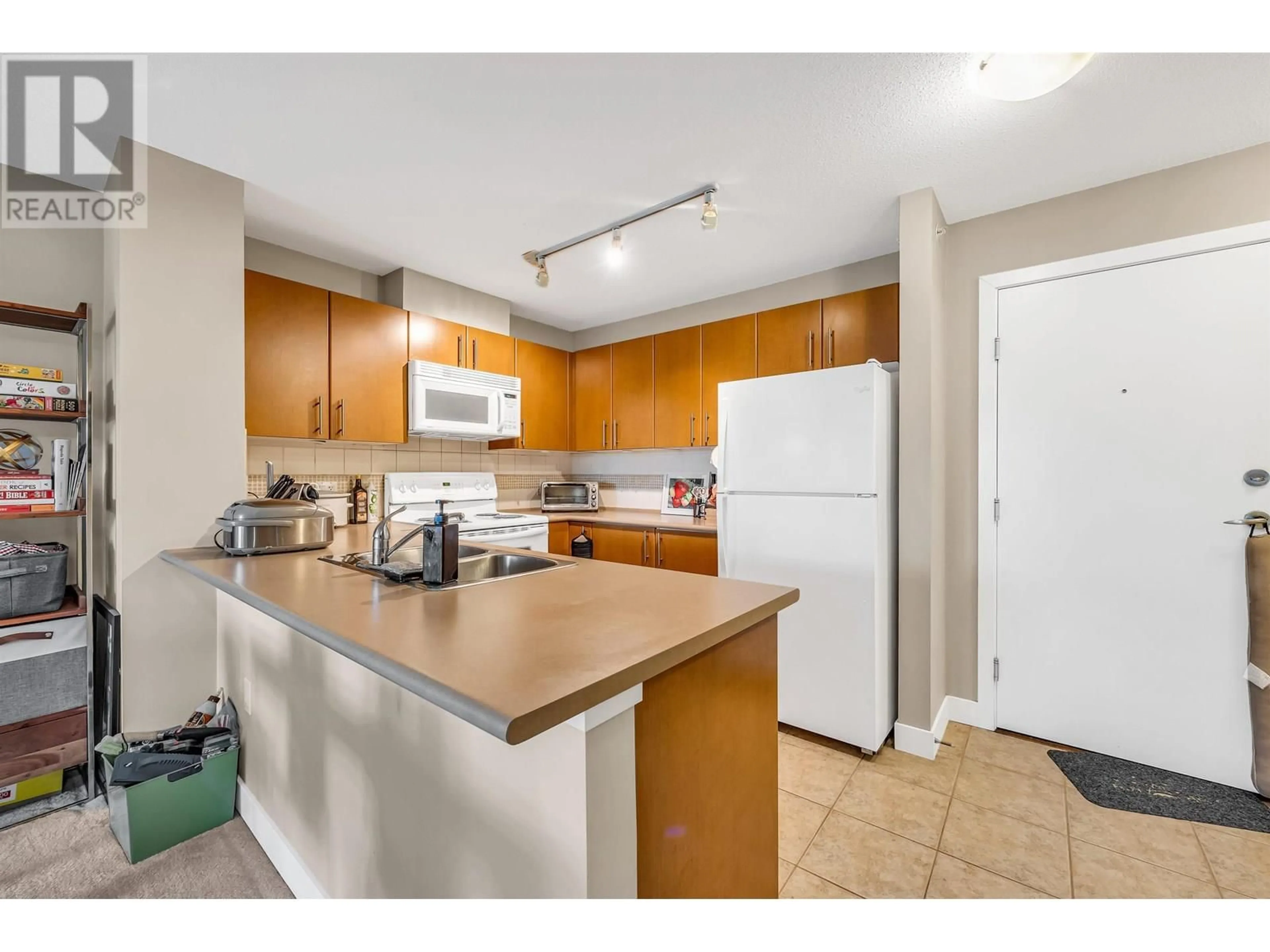 Standard kitchen, unknown for 403 - 7088 MONT ROYAL SQUARE, Vancouver British Columbia V5S4X7