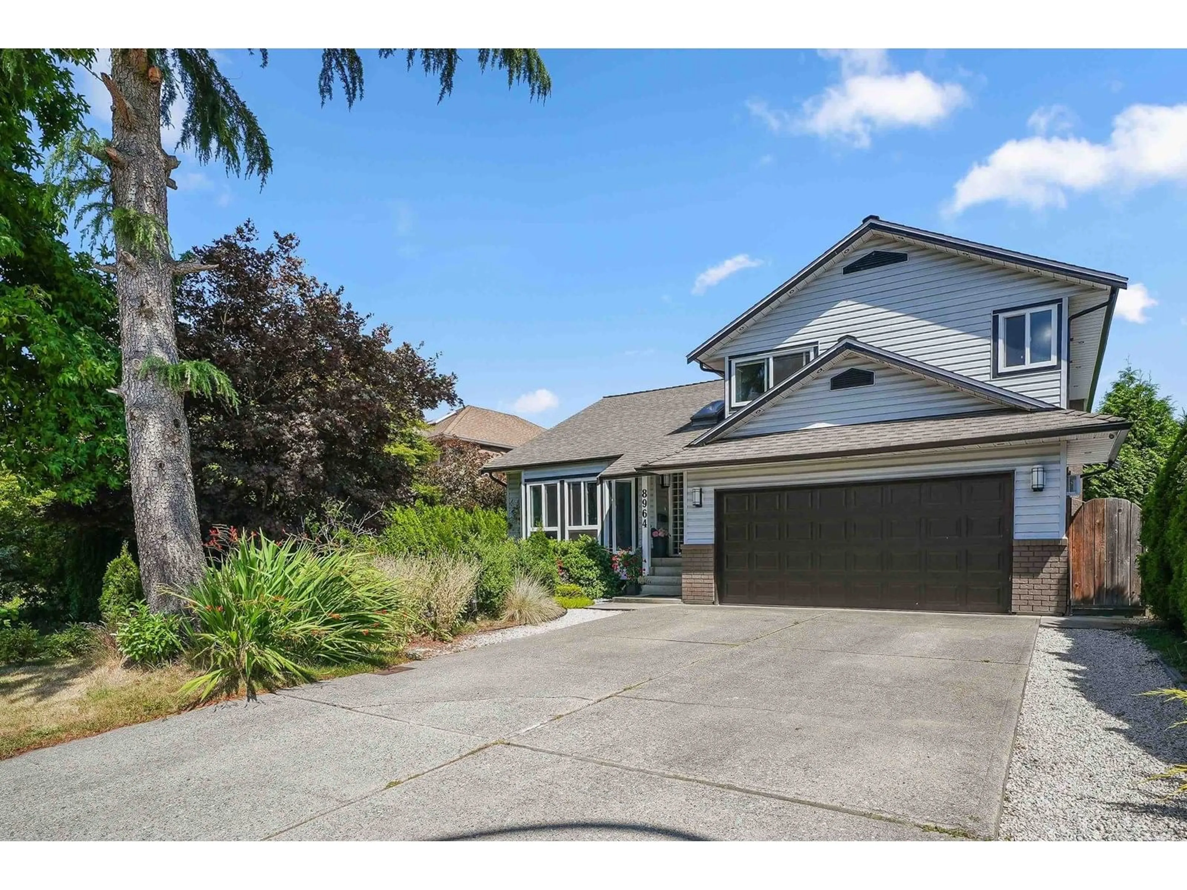A pic from outside/outdoor area/front of a property/back of a property/a pic from drone, street for 8964 142A, Surrey British Columbia V3V7T1