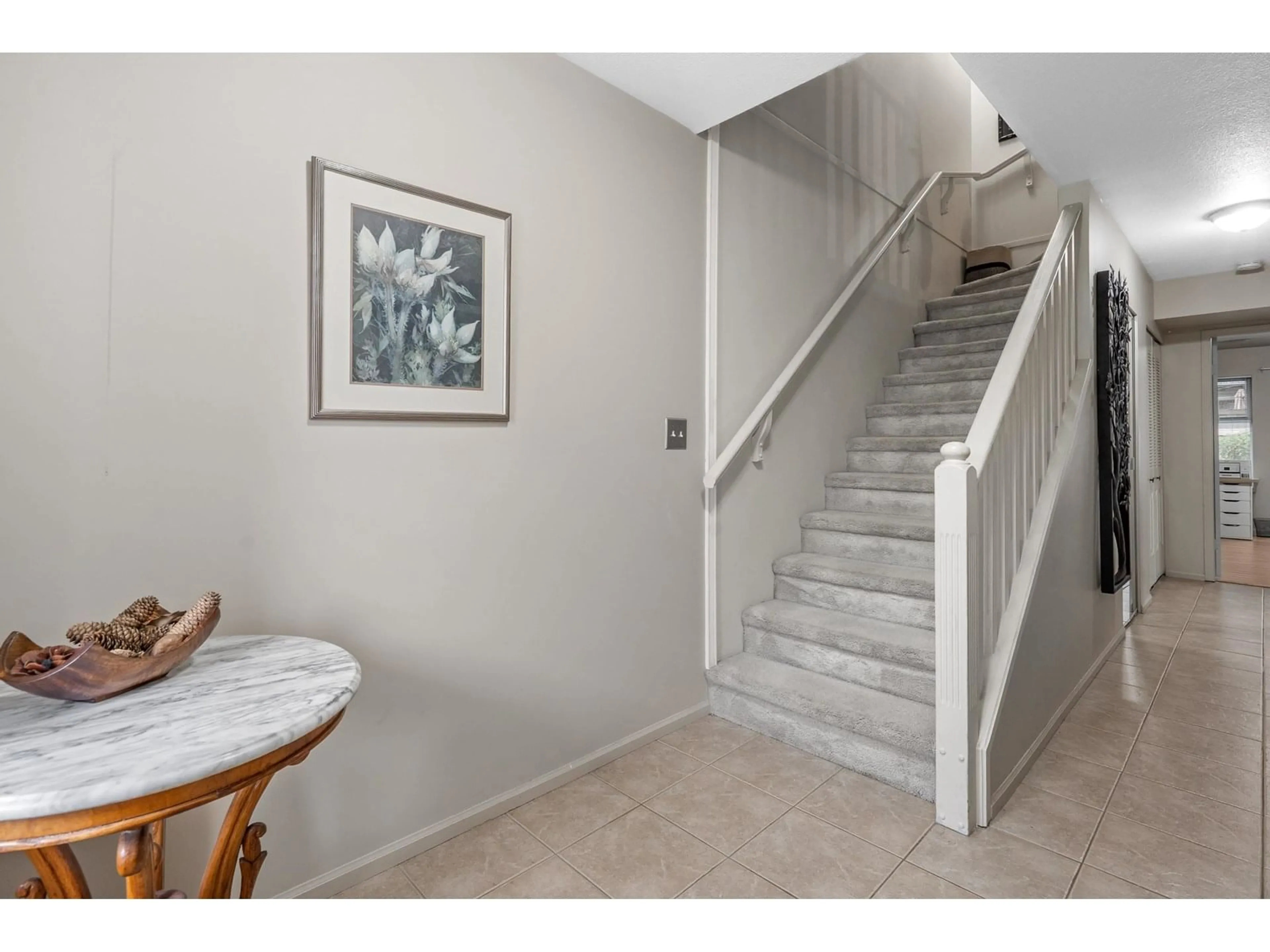 Indoor foyer for 2 - 13969 70, Surrey British Columbia V3W0J7