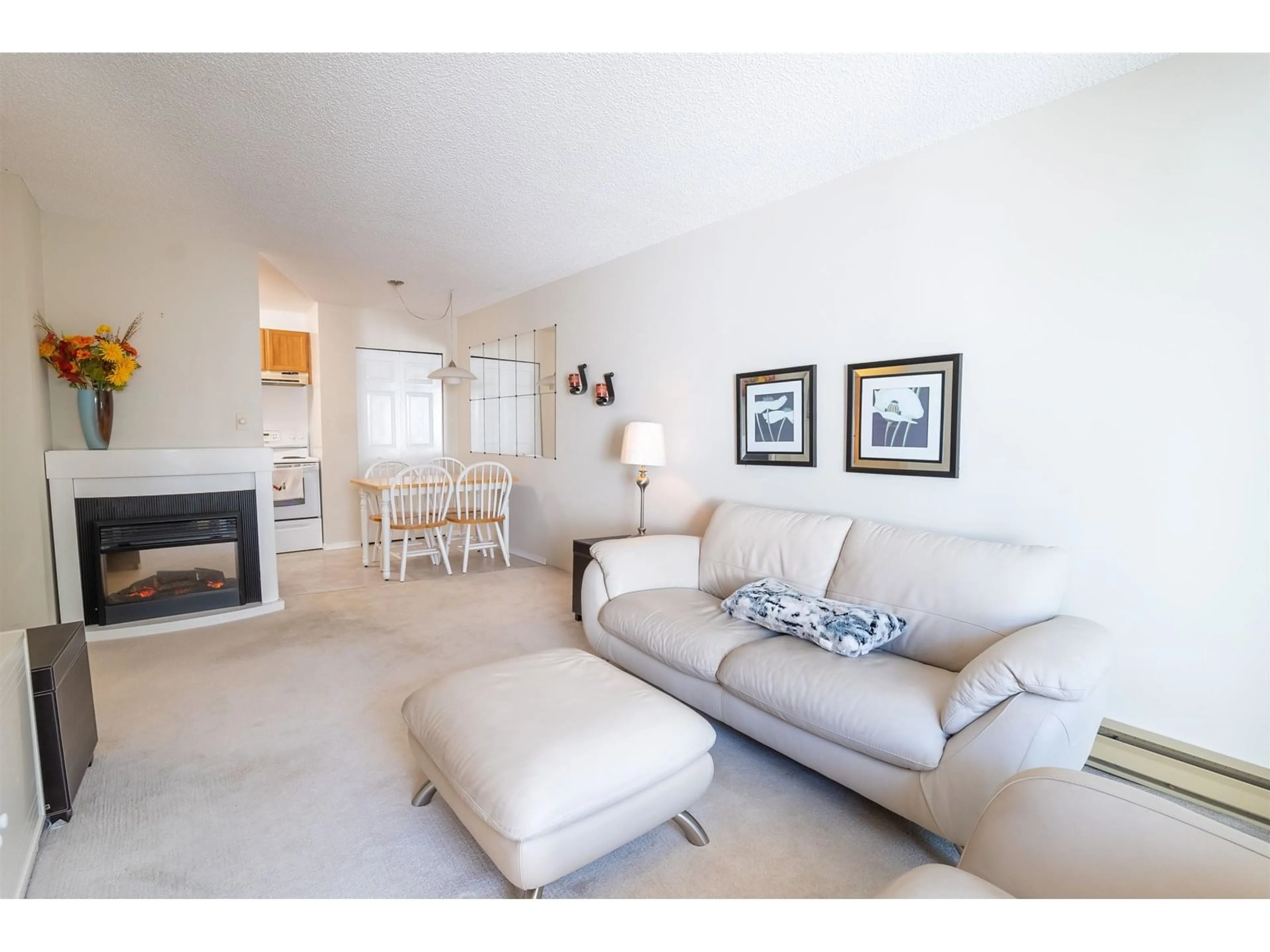 Living room with furniture, unknown for 110 - 32950 AMICUS, Abbotsford British Columbia V2S6G9