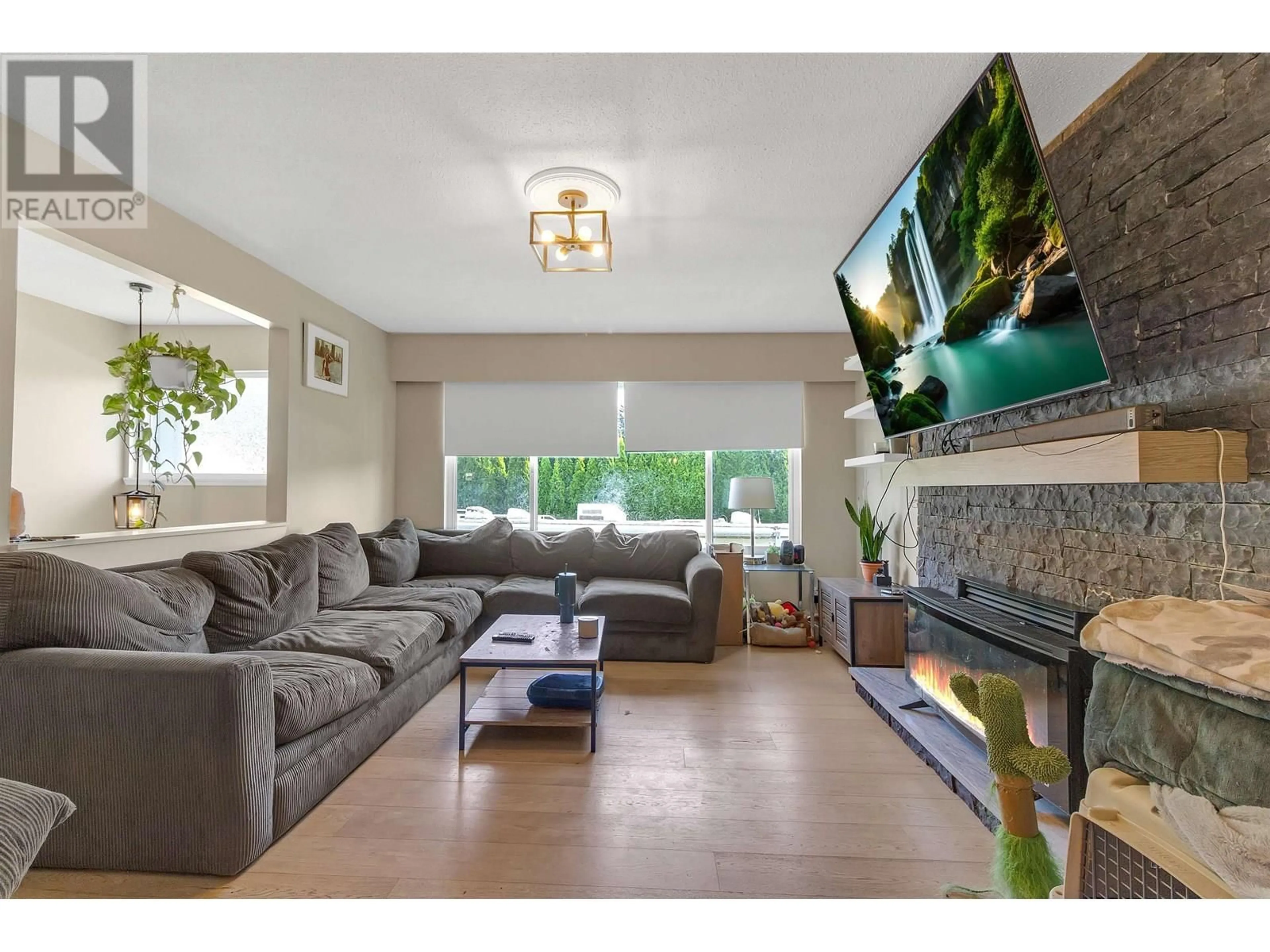 Living room with furniture, unknown for 12209 221 STREET, Maple Ridge British Columbia V2X5T4