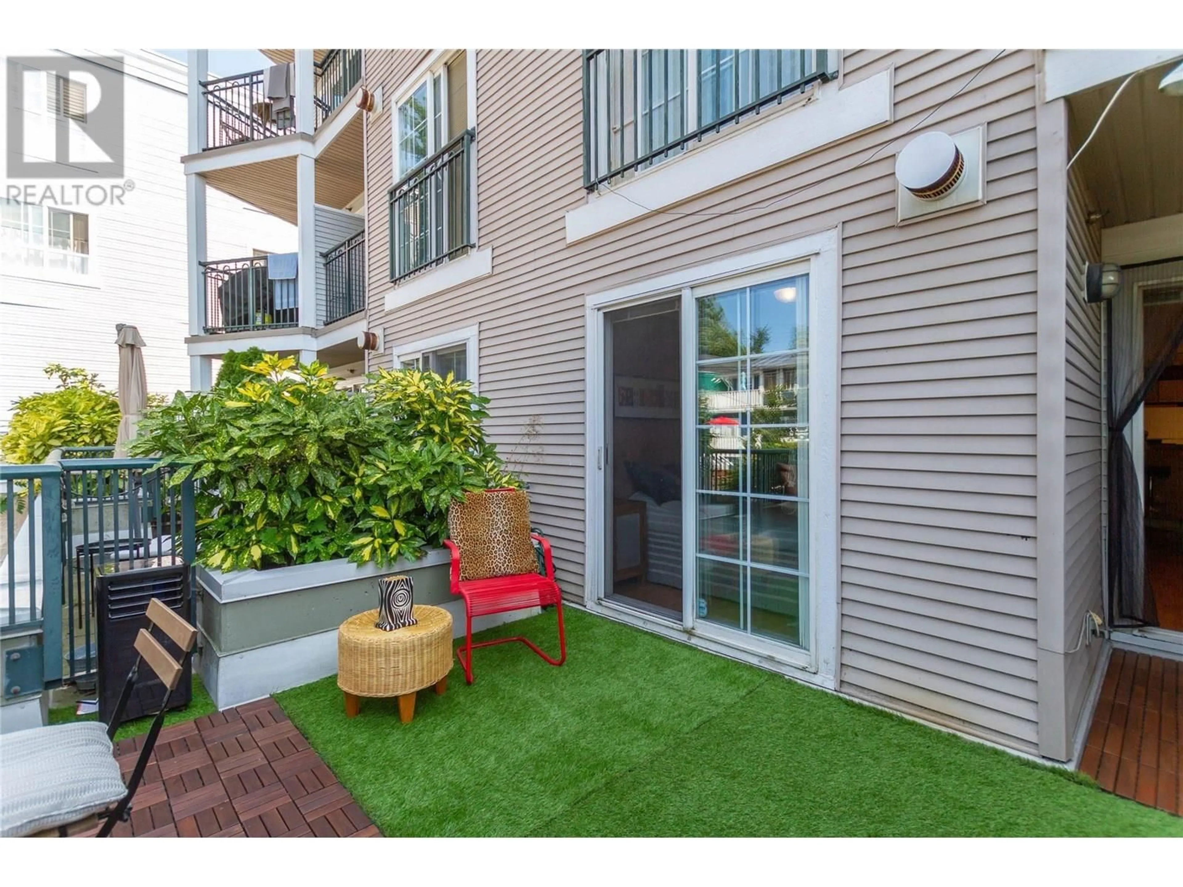 Patio, street for 210 - 1989 DUNBAR STREET, Vancouver British Columbia V6R4R5