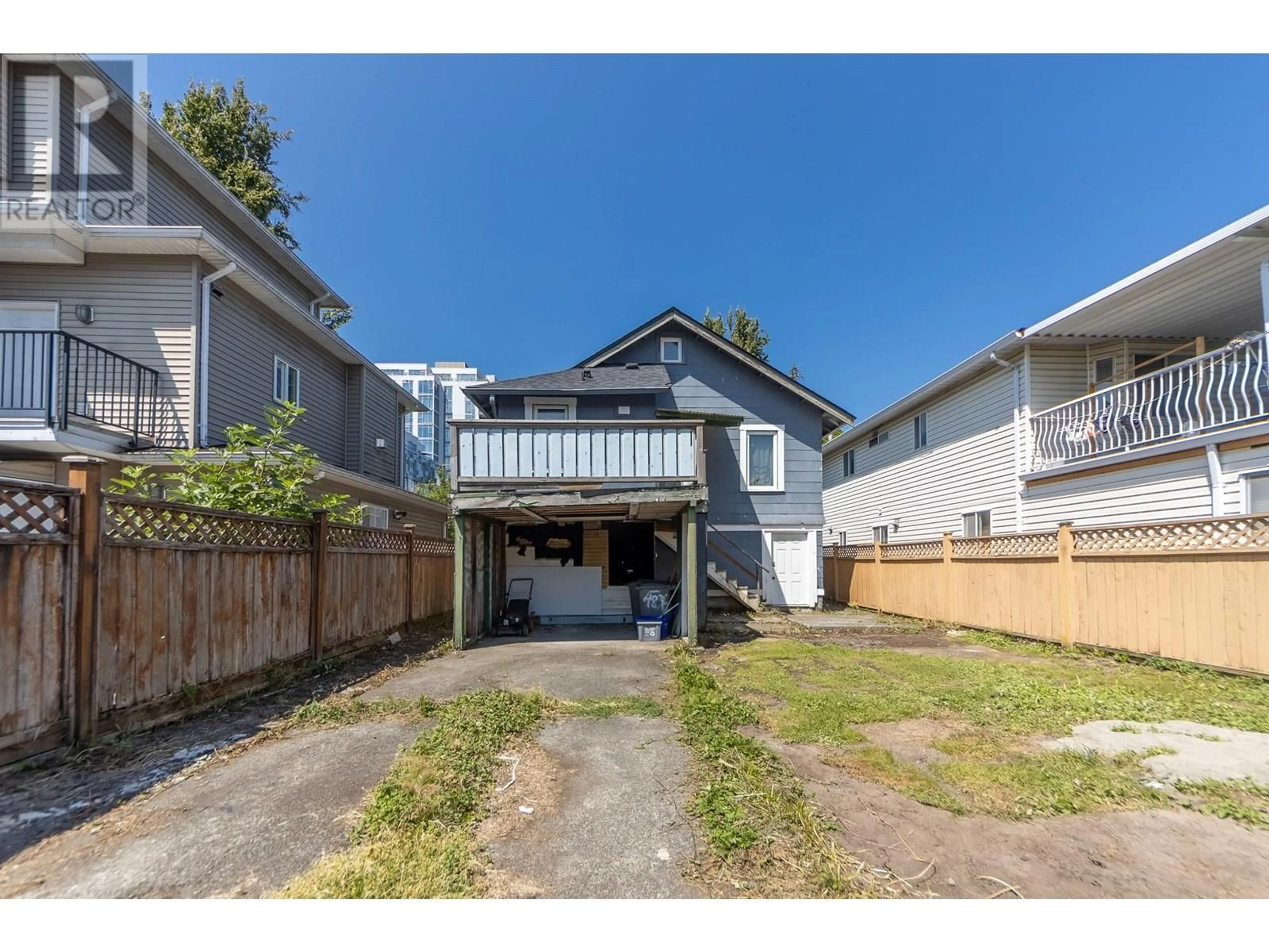 A pic from outside/outdoor area/front of a property/back of a property/a pic from drone, street for 4836 CLARENDON STREET, Vancouver British Columbia V5R3J4