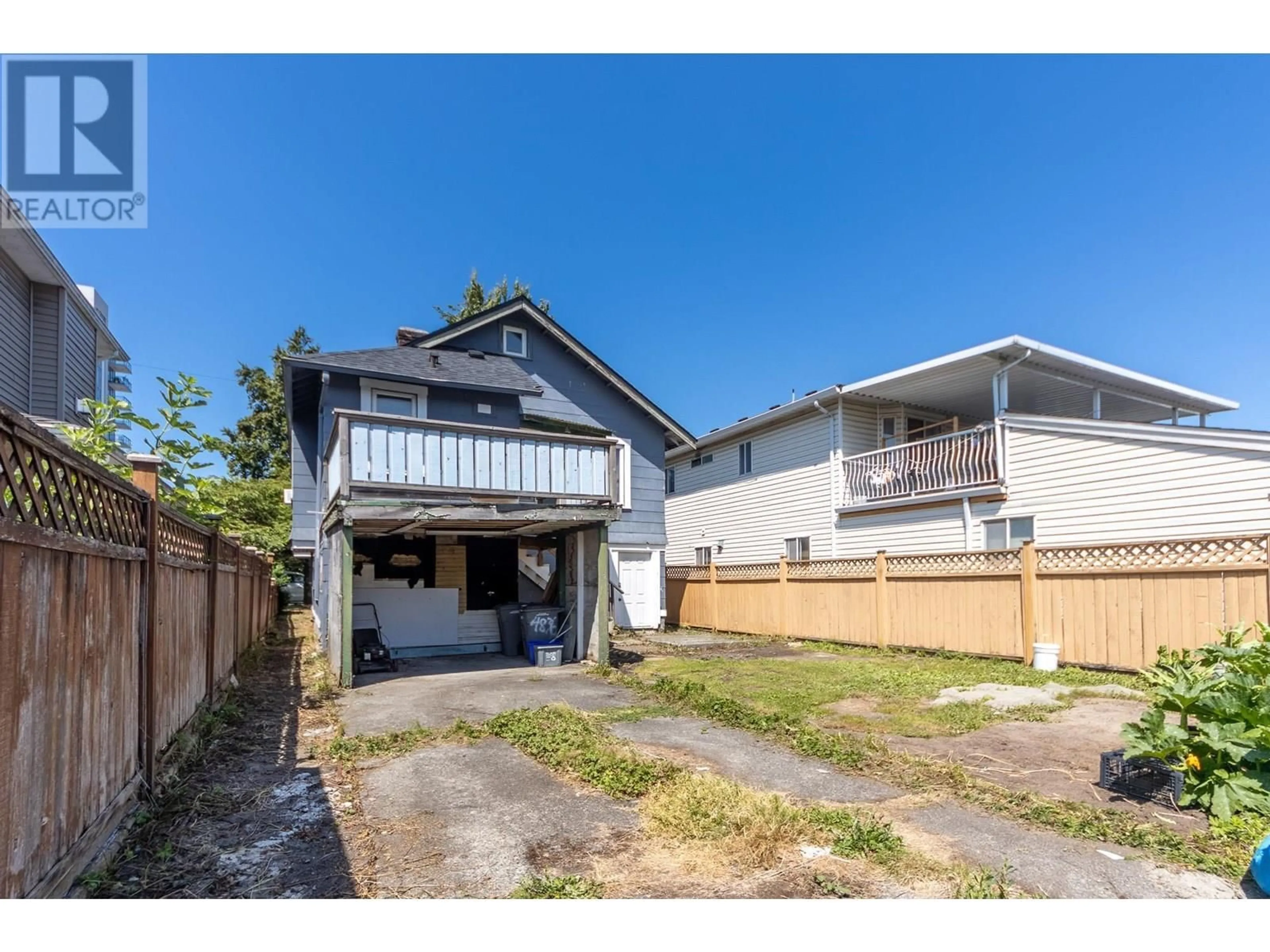 A pic from outside/outdoor area/front of a property/back of a property/a pic from drone, street for 4836 CLARENDON STREET, Vancouver British Columbia V5R3J4