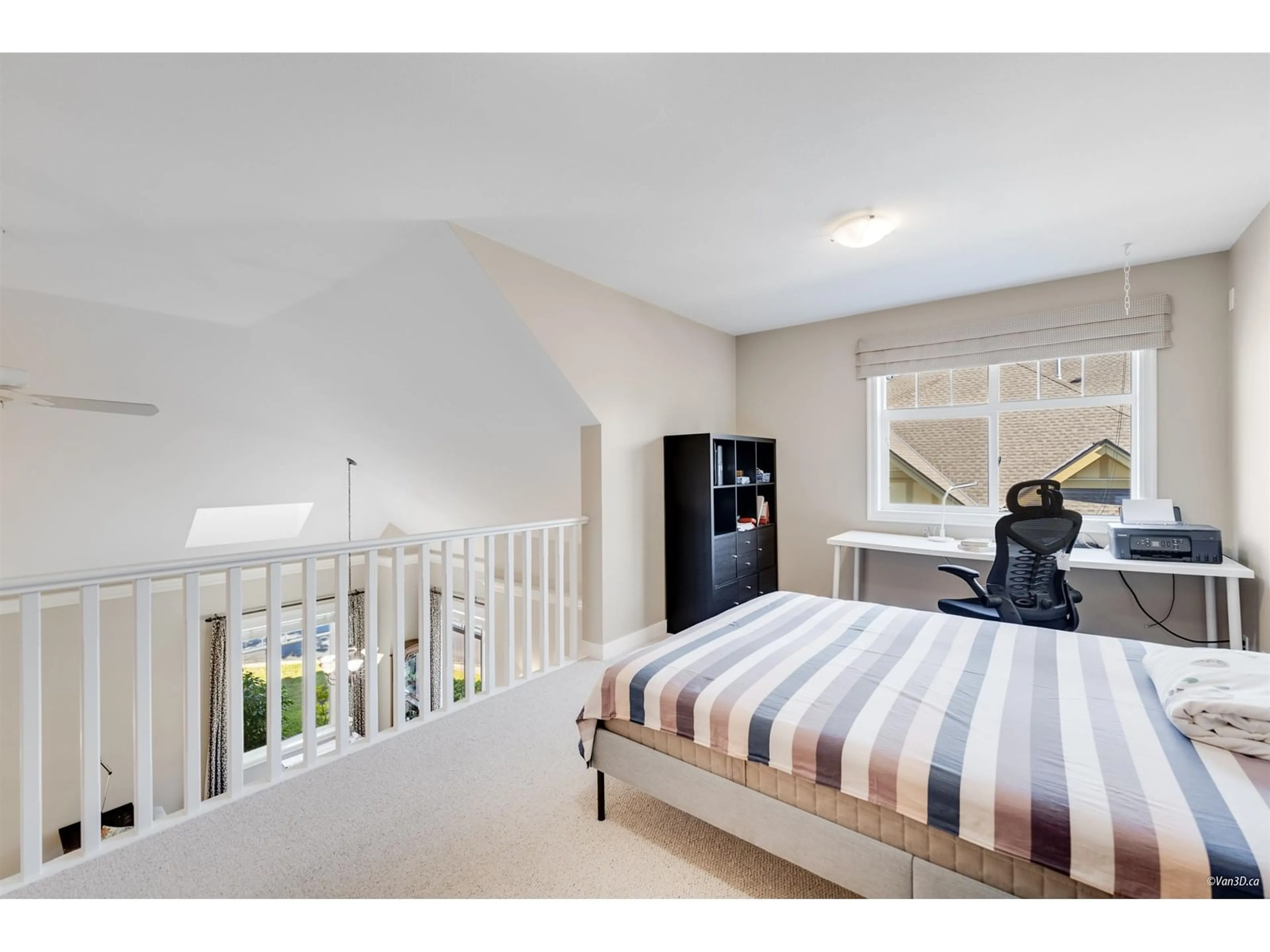 Bedroom with bed, unknown for 35 - 14968 24, Surrey British Columbia V4A9Y5