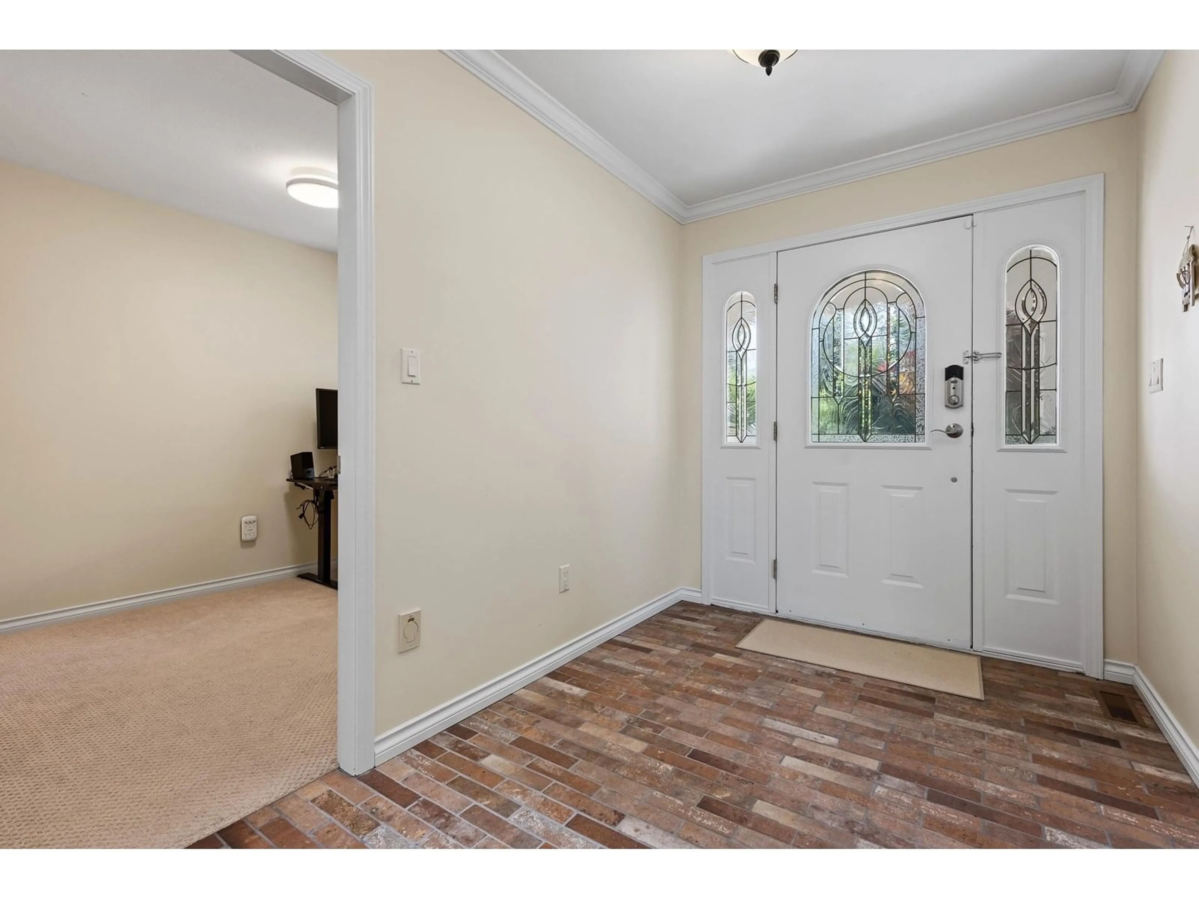 Indoor entryway for 47625 FAIRFIELD ROAD, Chilliwack British Columbia V2P7Z7