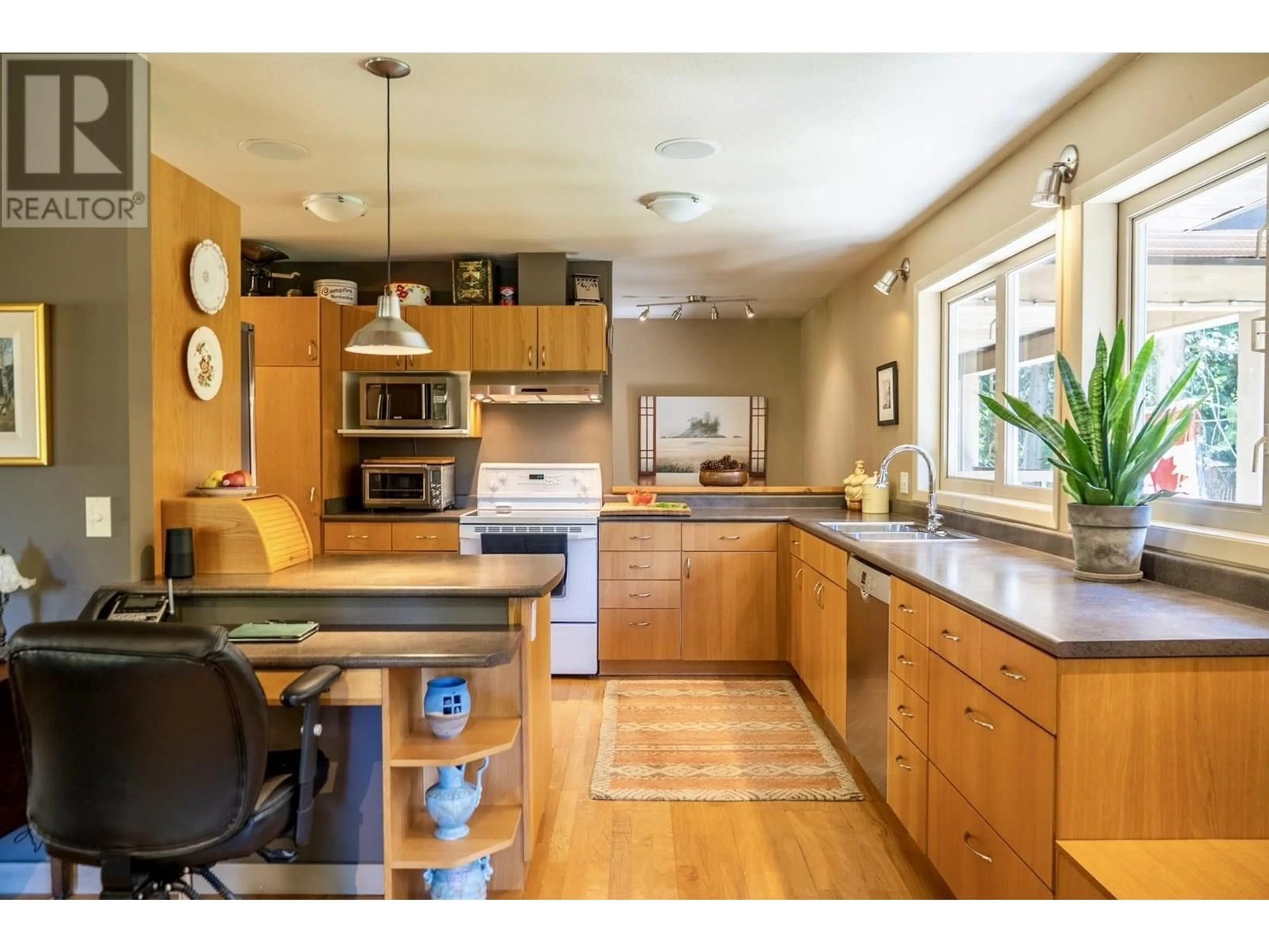 Open concept kitchen, unknown for 2616 CROWSNEST DRIVE, Pender Island British Columbia V0N2M2