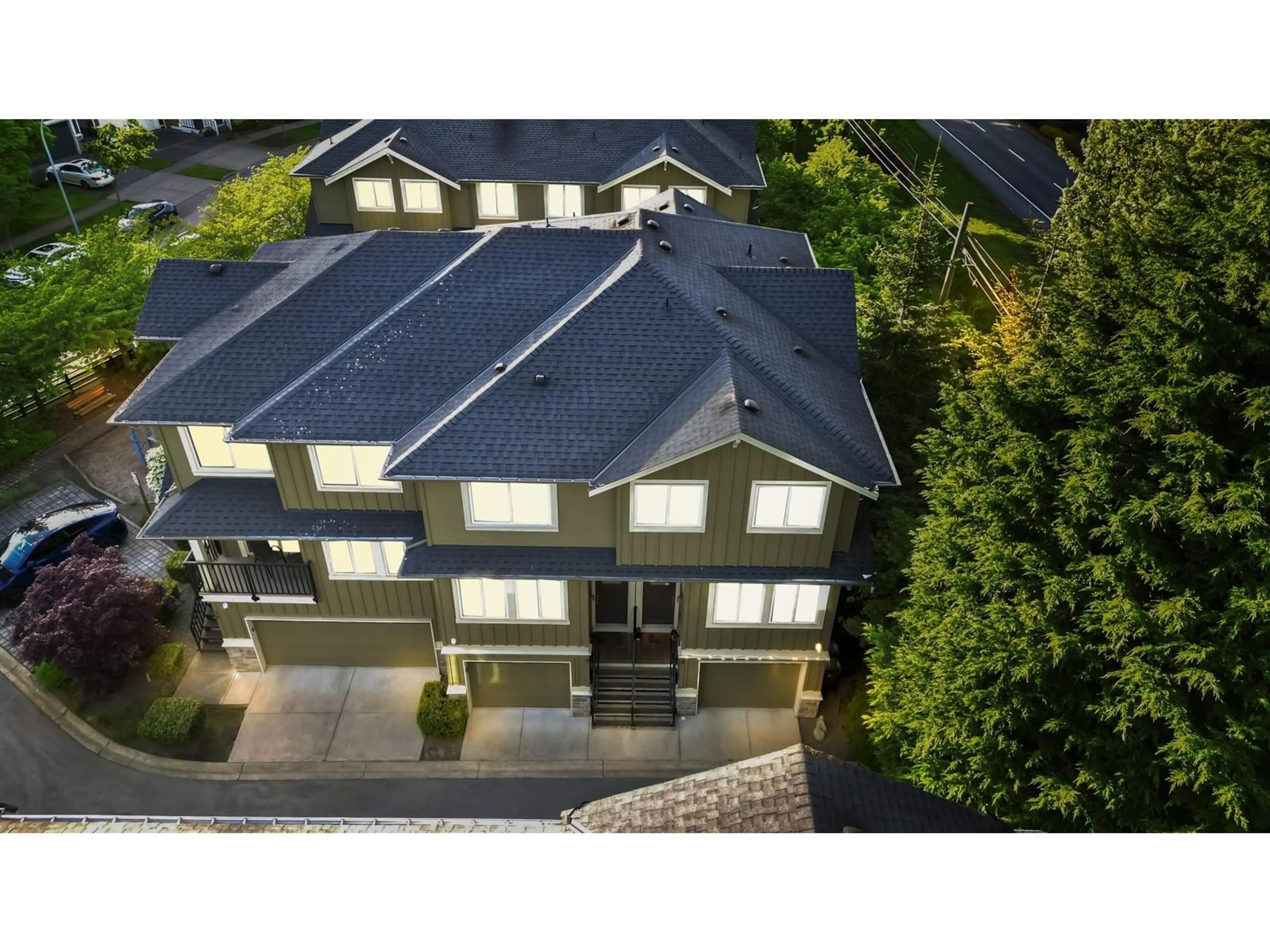 A pic from outside/outdoor area/front of a property/back of a property/a pic from drone, street for 8 - 3266 147, Surrey British Columbia V4P1Z8