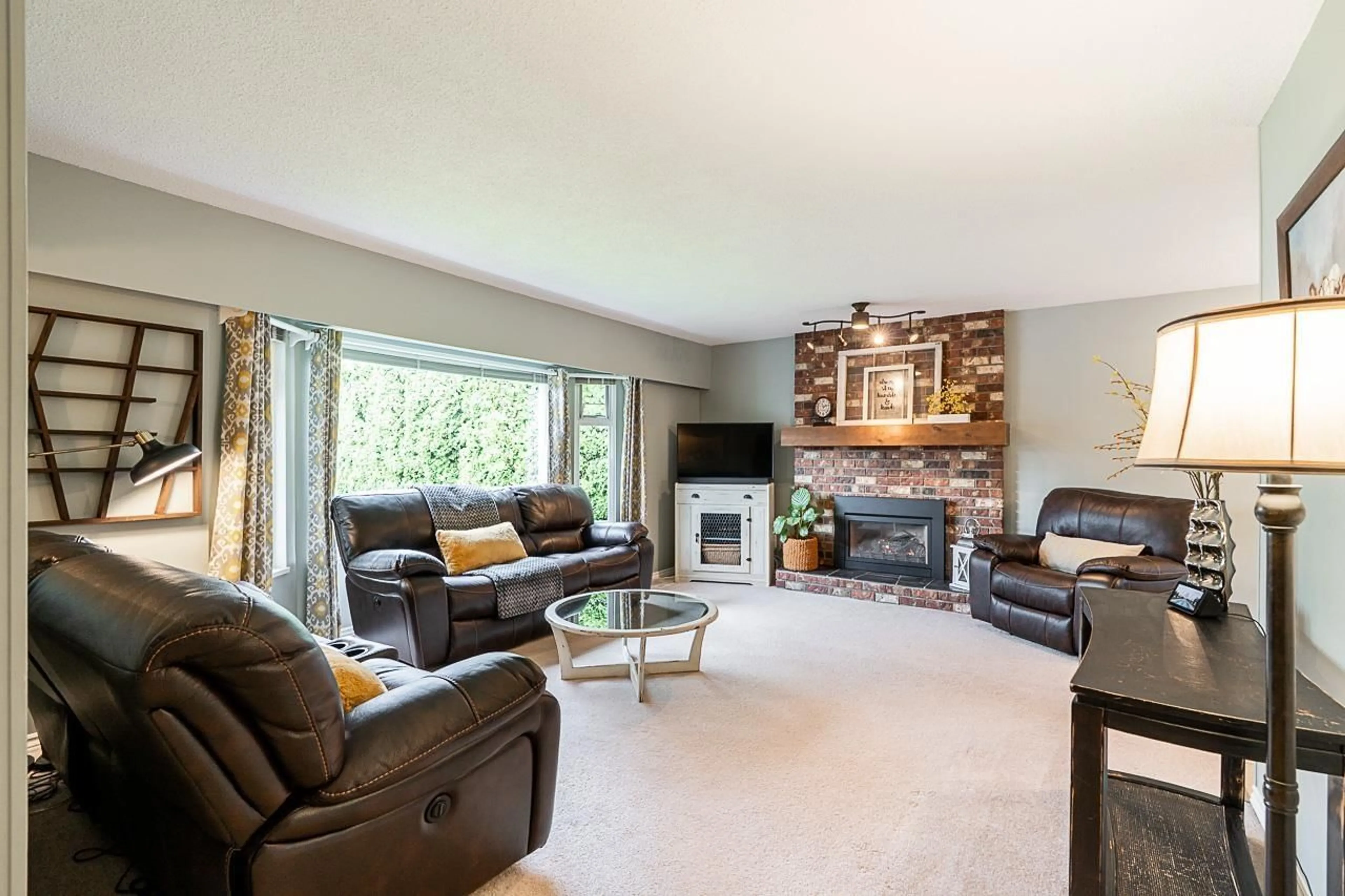 Living room with furniture, unknown for 5916 182A, Surrey British Columbia V3S5L9