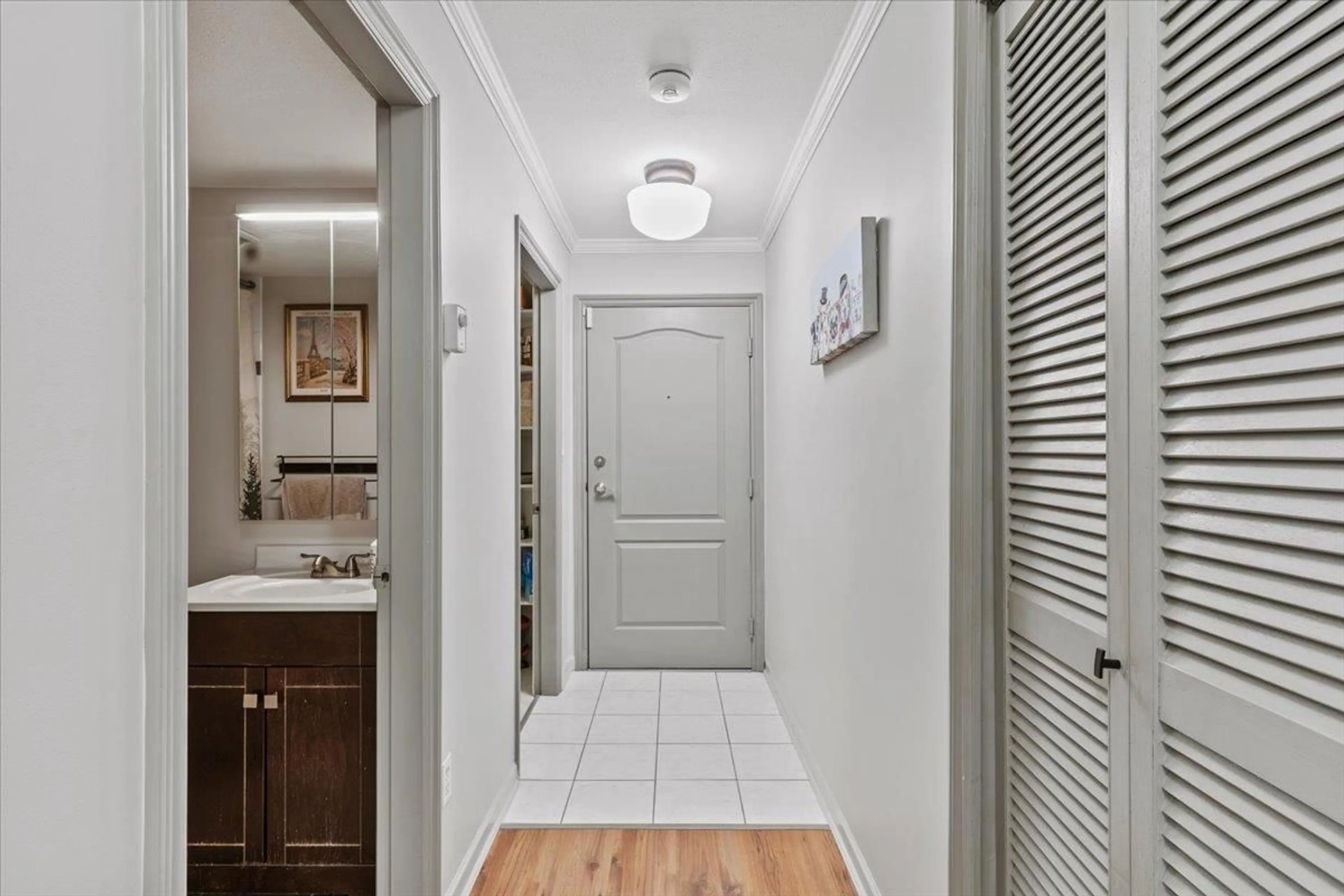 Indoor entryway for 113 - 33150 4TH, Mission British Columbia V2V7A3