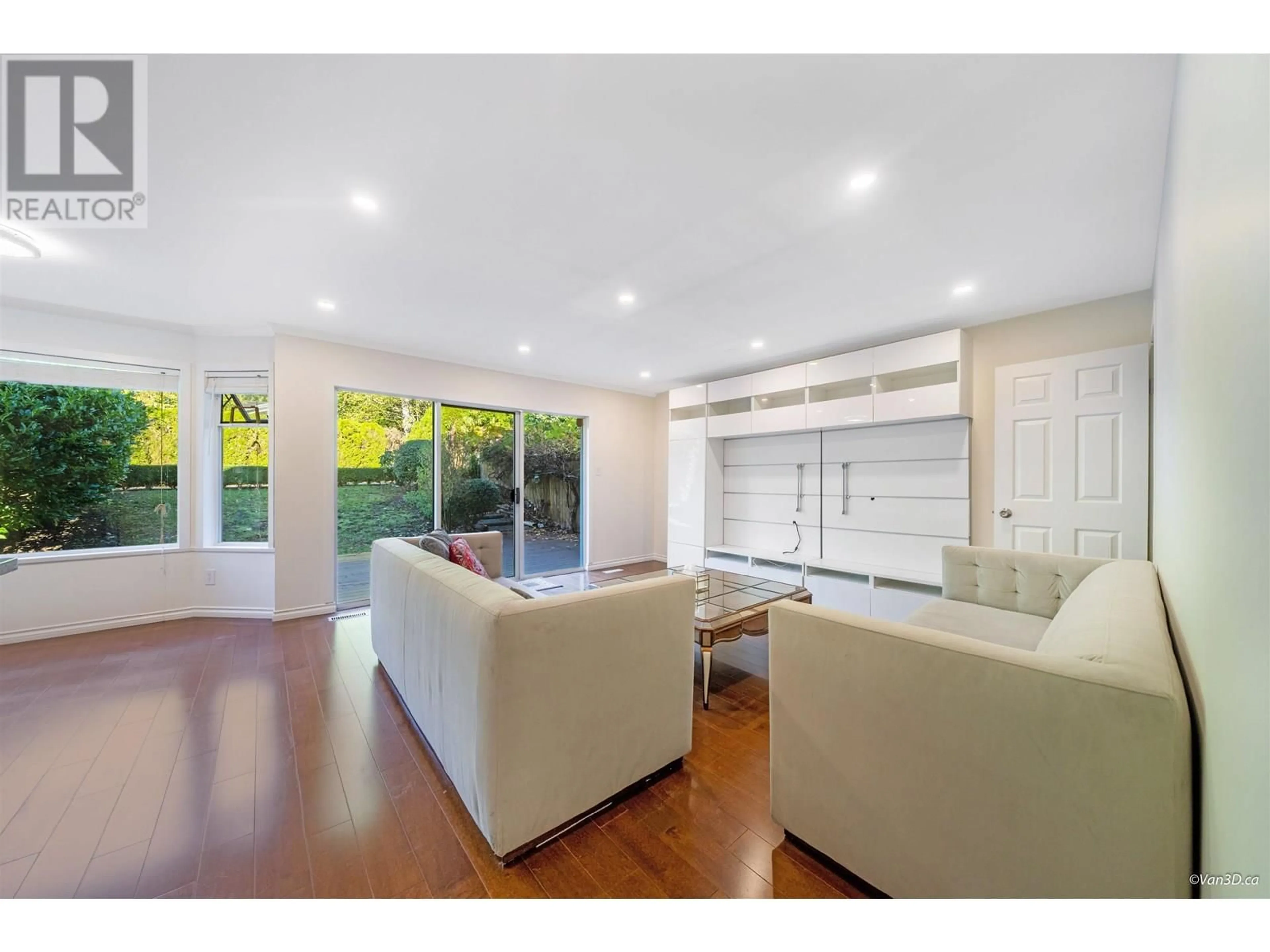 Living room with furniture, wood/laminate floor for 1072 CLEMENTS AVENUE, North Vancouver British Columbia V7R2L4