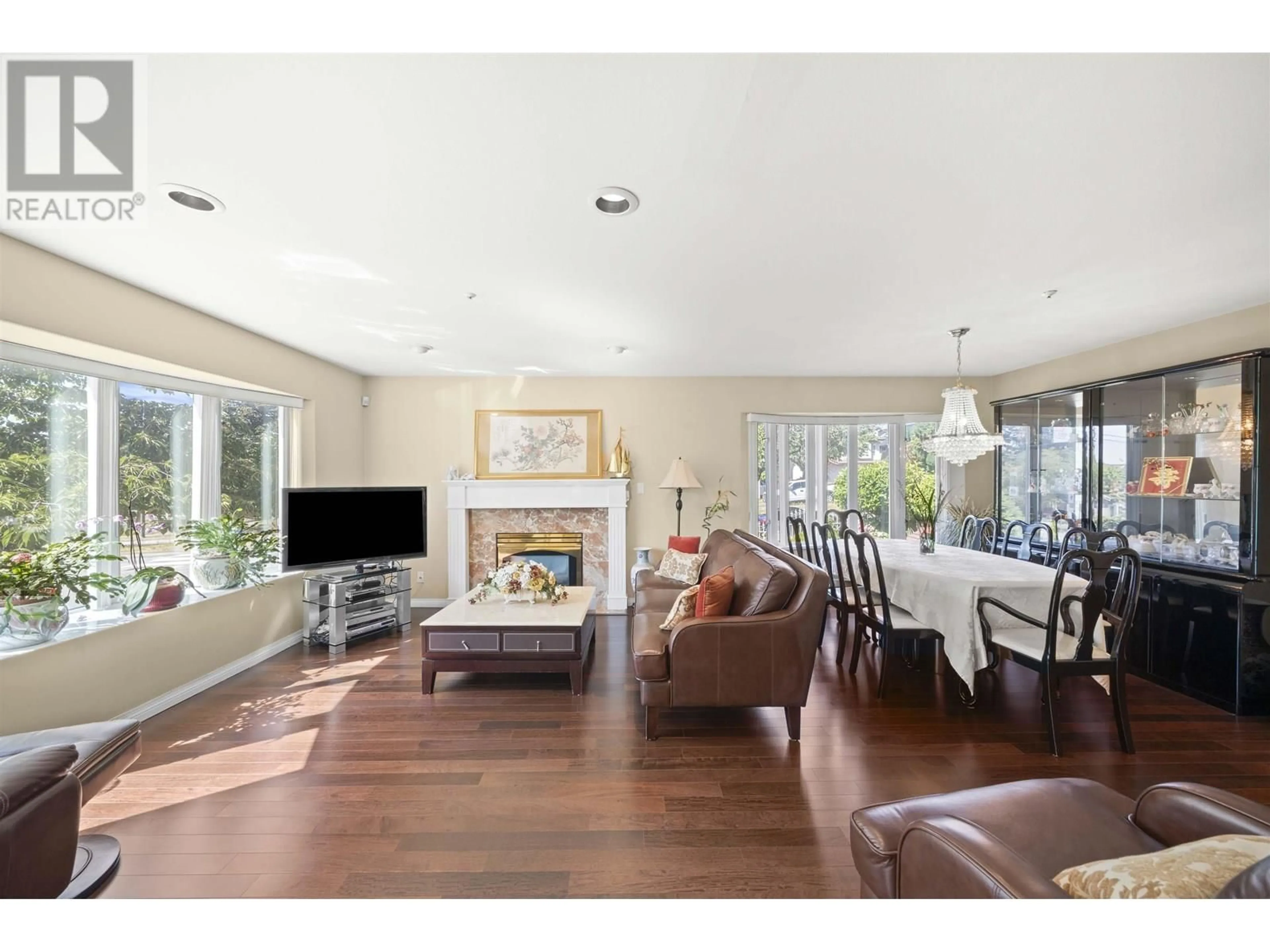 Living room with furniture, wood/laminate floor for 3838 PENTICTON STREET, Vancouver British Columbia V5R6A1