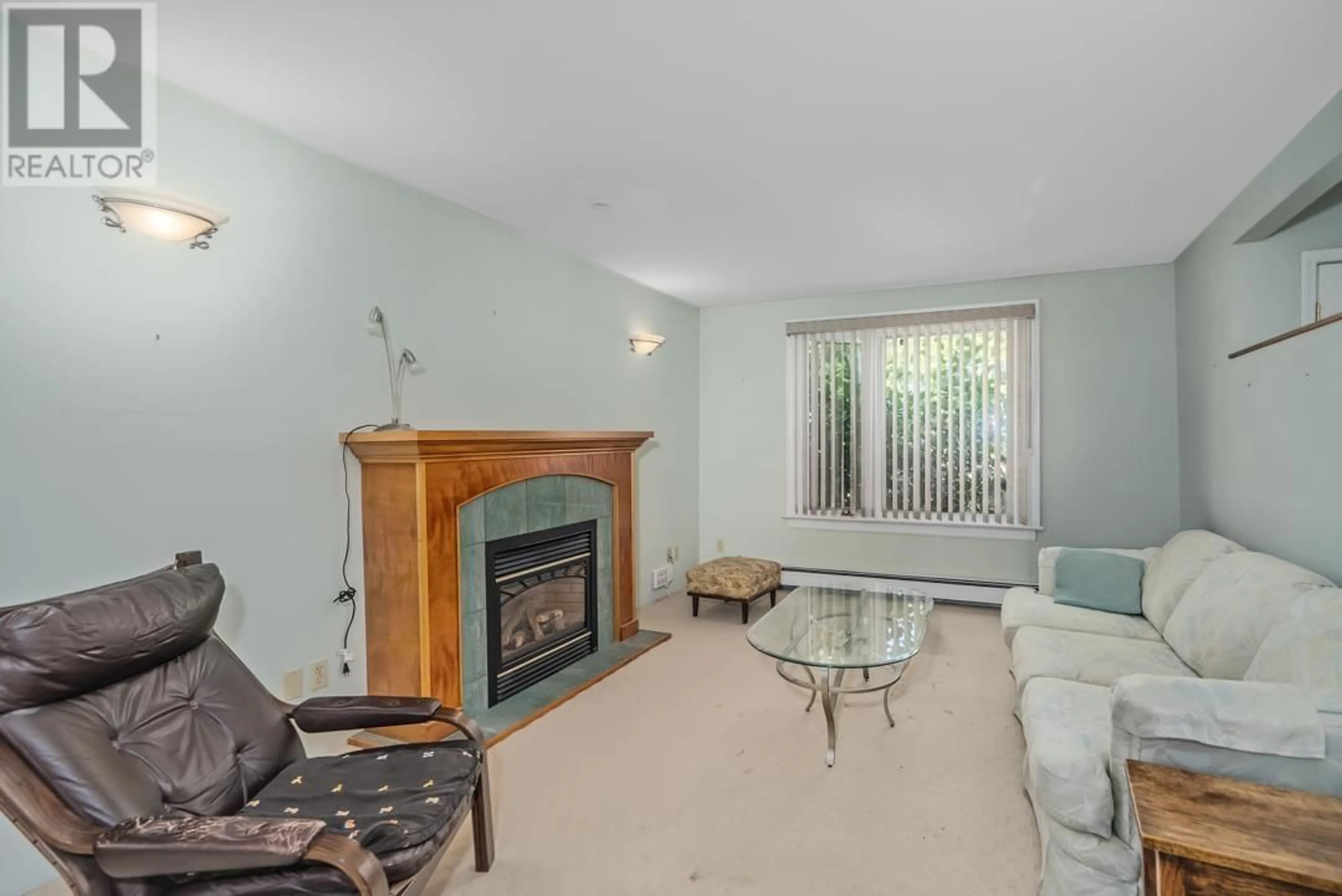 Living room with furniture, unknown for 2464 19TH AVENUE, Vancouver British Columbia V5M2R9