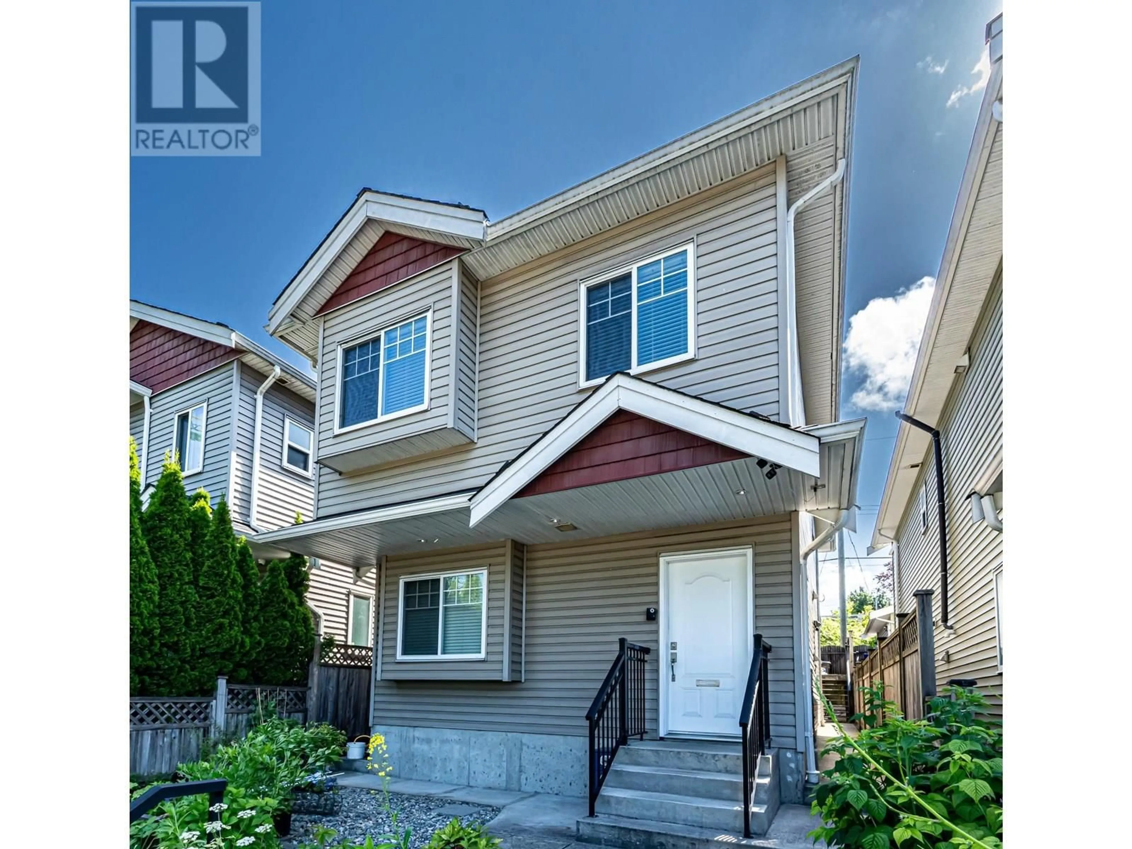 Home with vinyl exterior material, street for 5918 MAIN STREET, Vancouver British Columbia V5W2T3