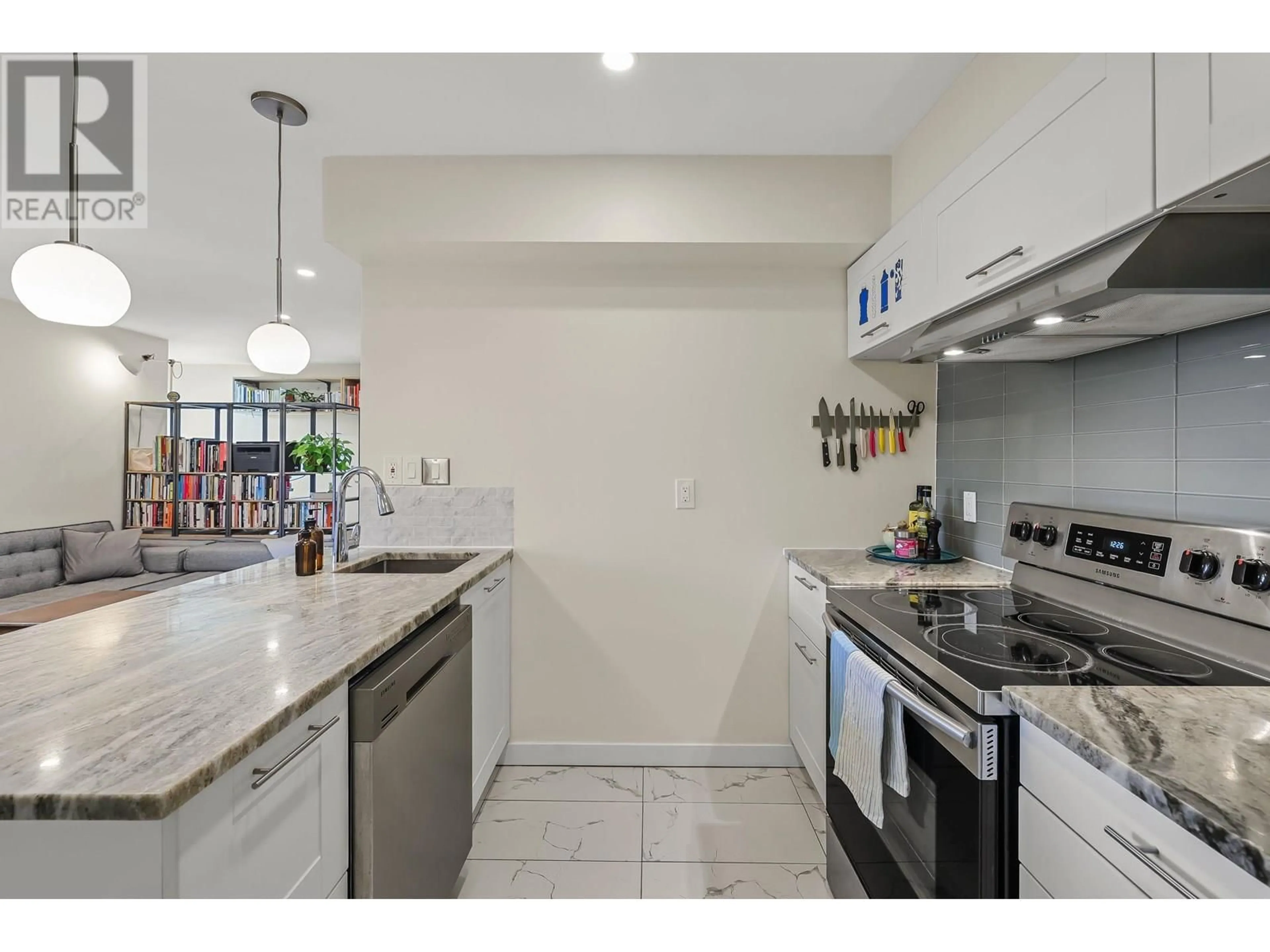 Unknown for 401 - 16 LAKEWOOD DRIVE, Vancouver British Columbia V5L4L1