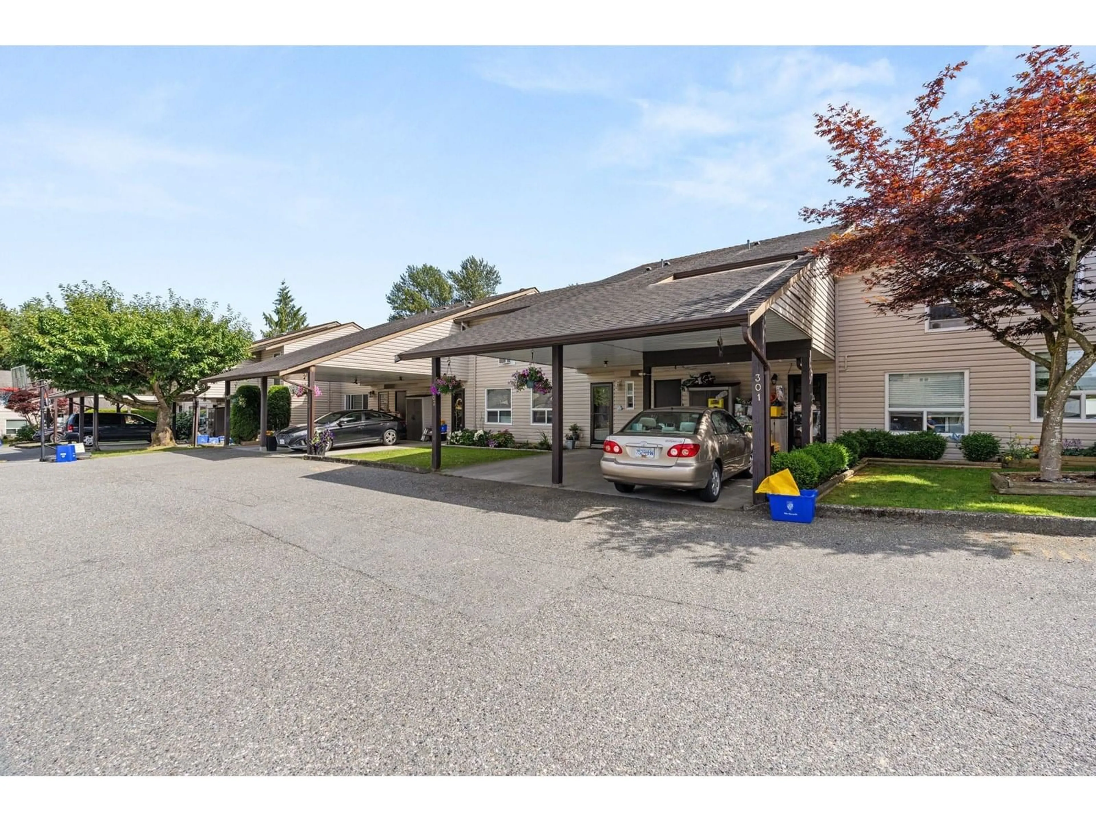 Patio, mountain view for 303 - 27411 28, Langley British Columbia V4W3V2