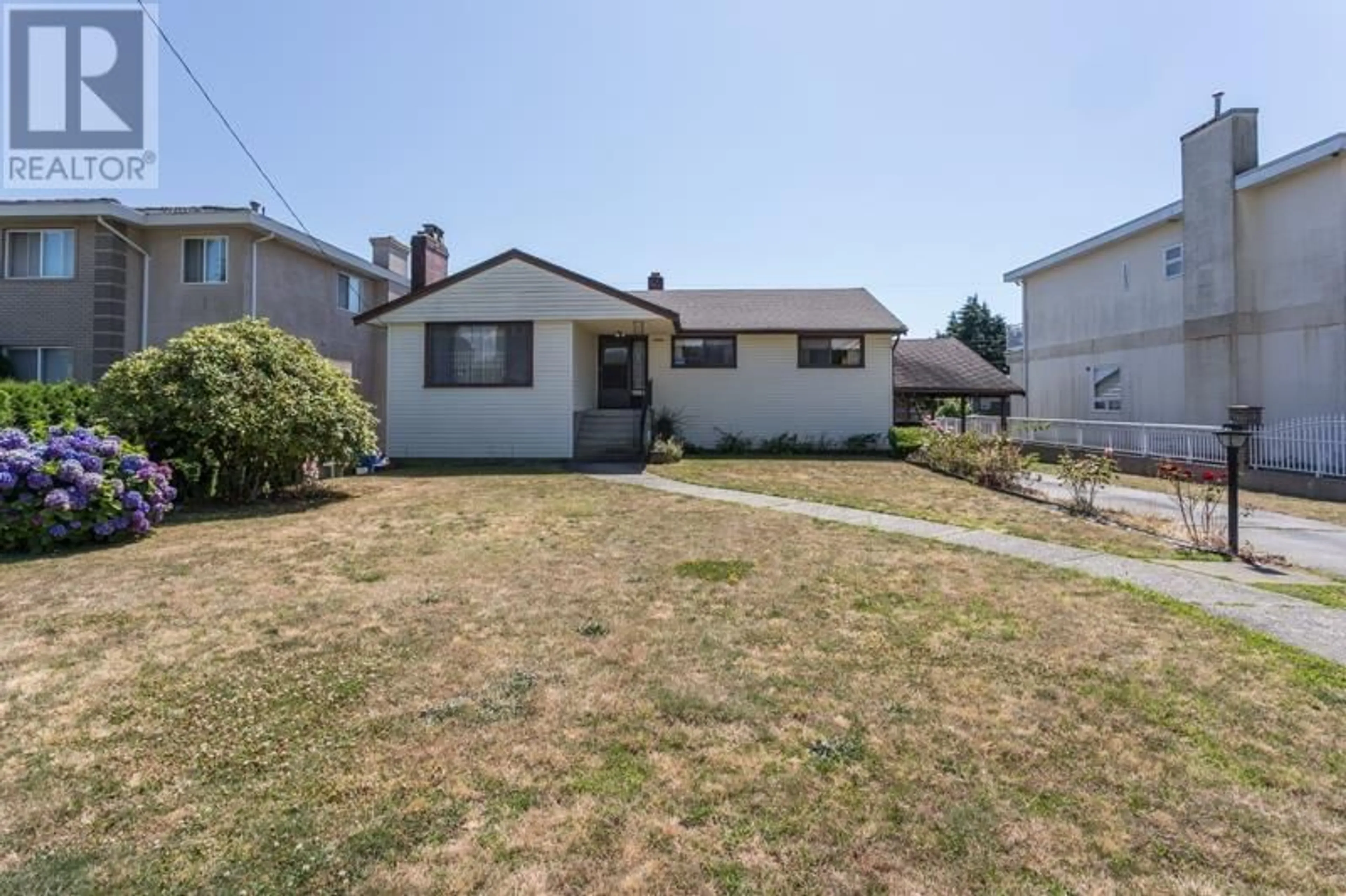 A pic from outside/outdoor area/front of a property/back of a property/a pic from drone, street for 6650 WINCH STREET, Burnaby British Columbia V5B2L6