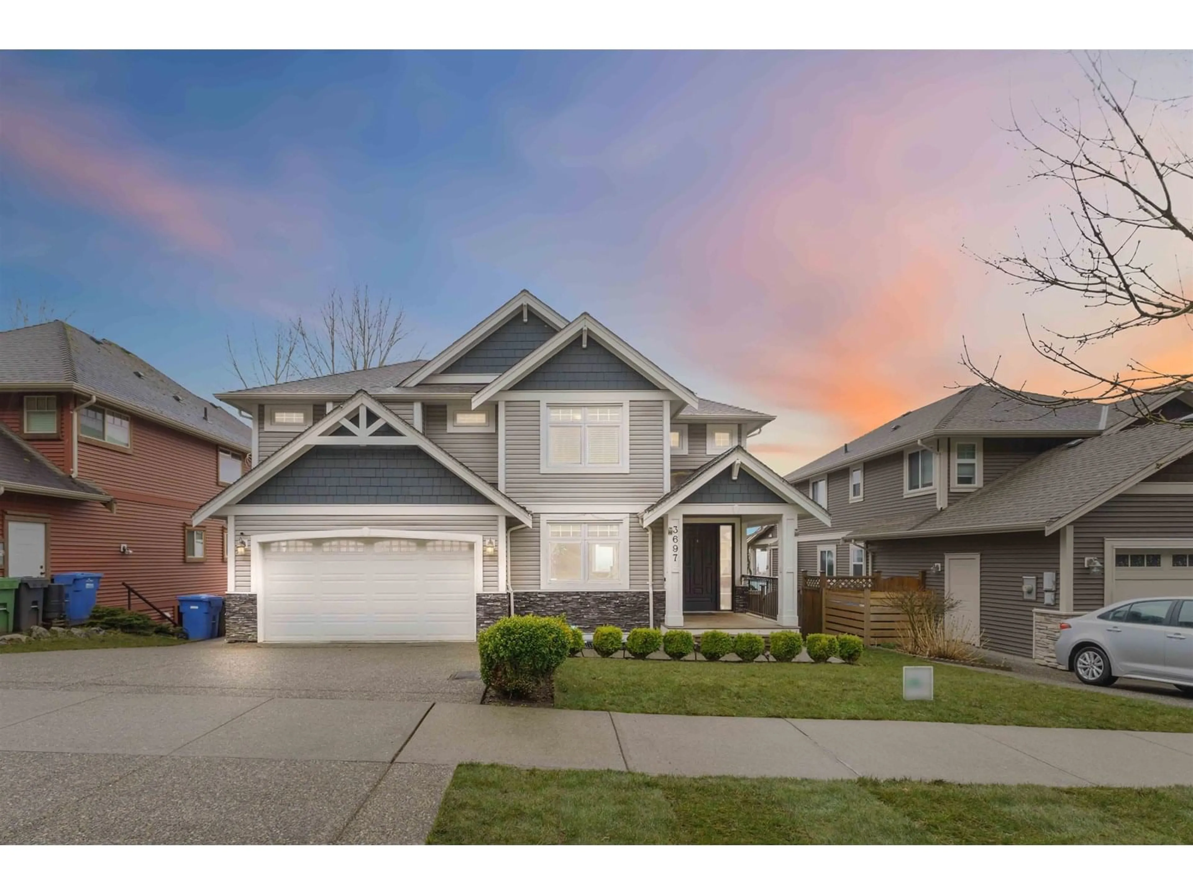 Home with vinyl exterior material, street for 3697 HAJULA, Abbotsford British Columbia V3G2W4
