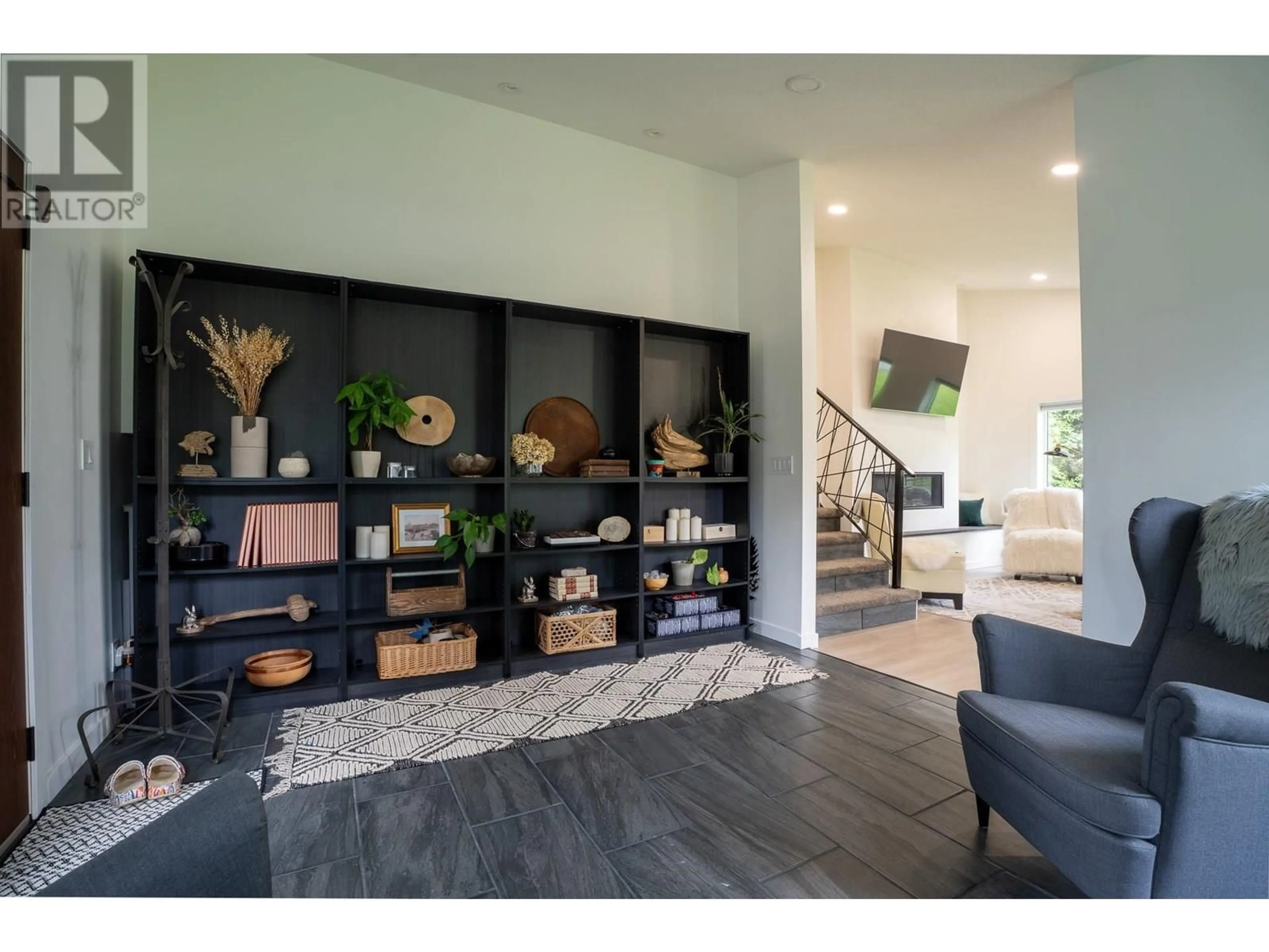 Indoor entryway for 835 GEDDES ROAD, Prince George British Columbia V2N6W5