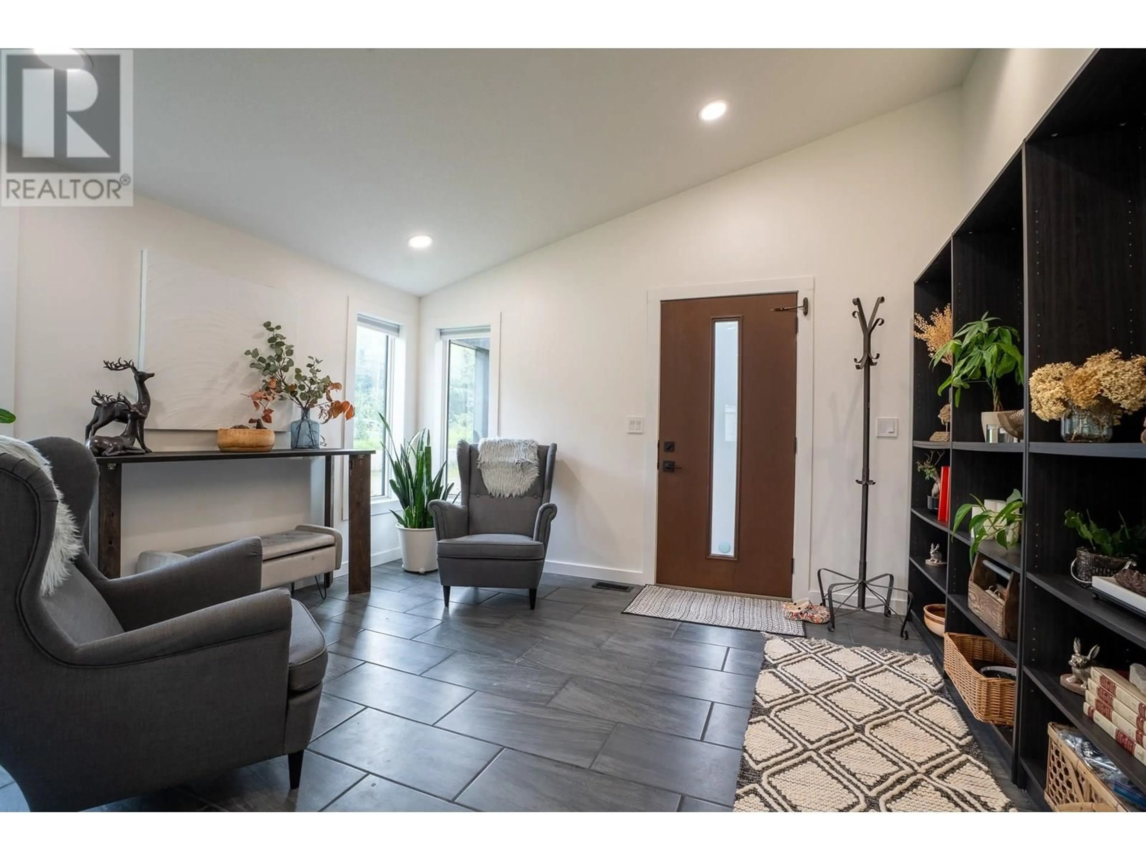 Indoor entryway for 835 GEDDES ROAD, Prince George British Columbia V2N6W5