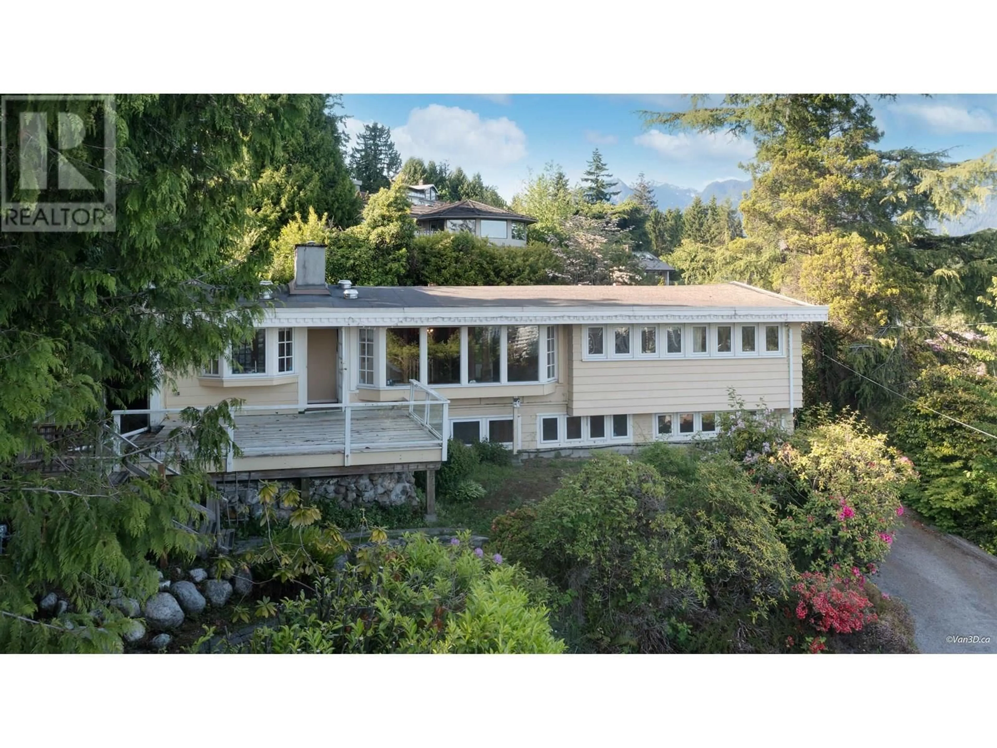 Home with vinyl exterior material, unknown for 825 8TH STREET, West Vancouver British Columbia V7T1S1