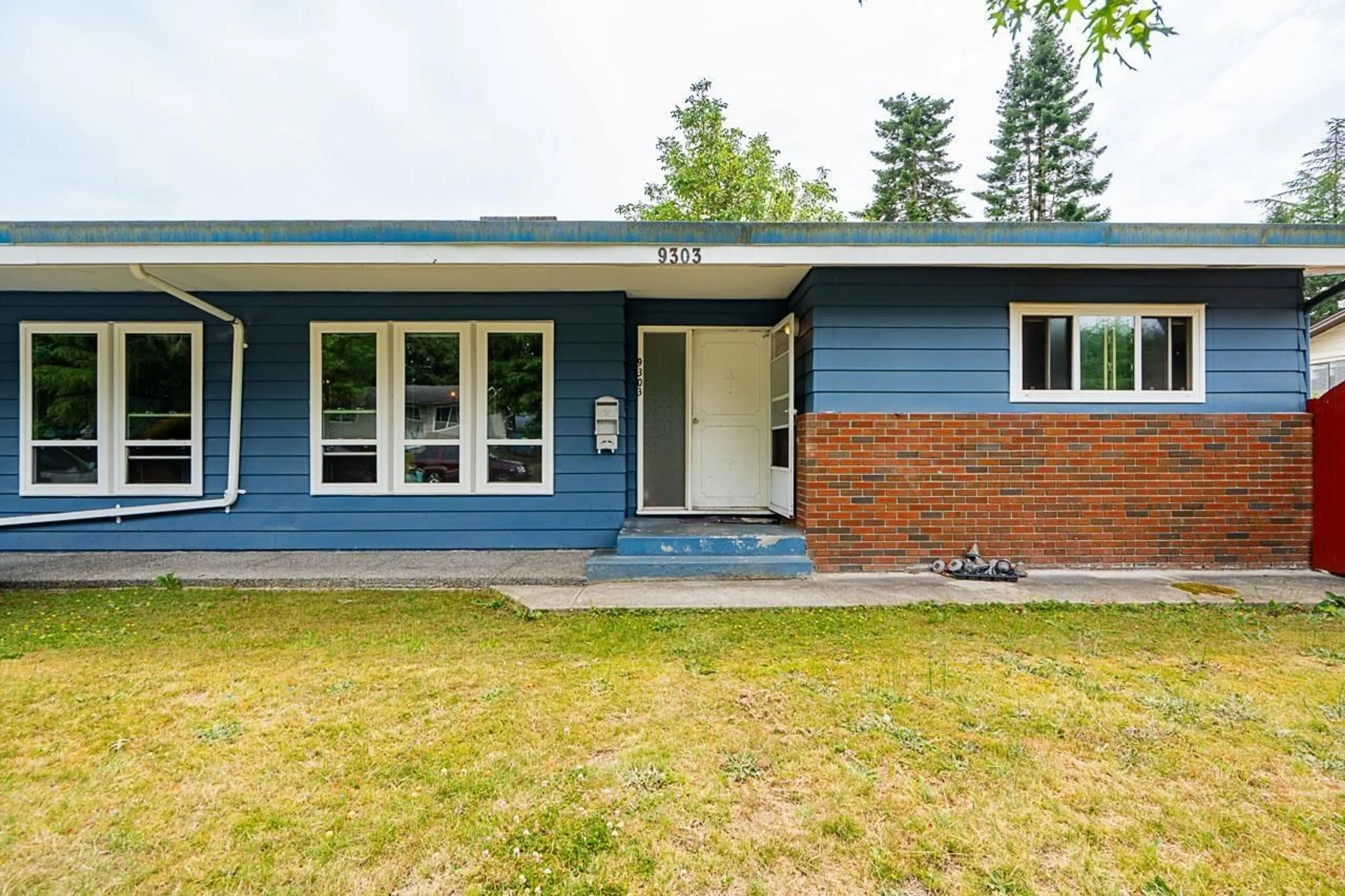 Unknown for 9303 STUART, Surrey British Columbia V3V1T8