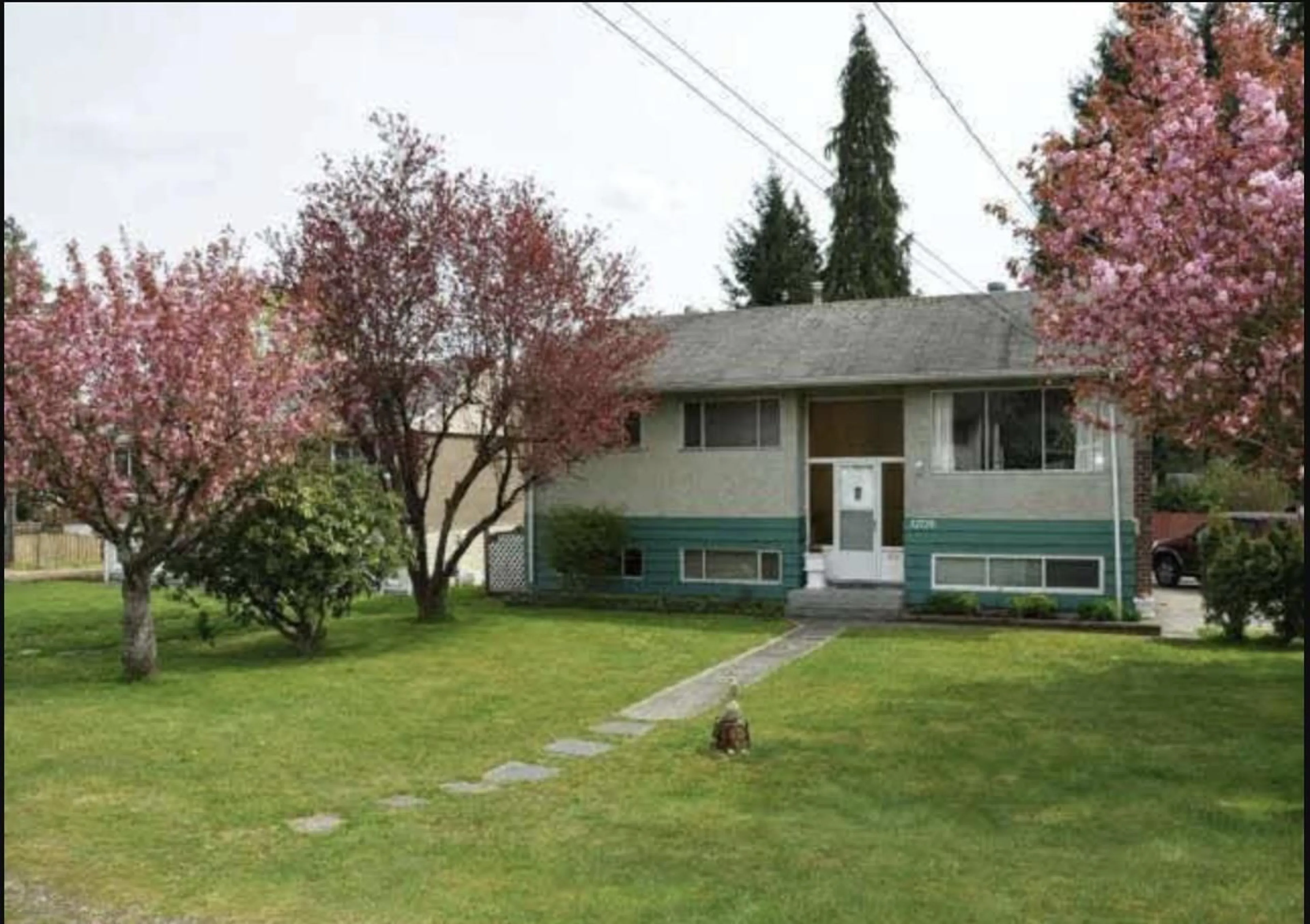 A pic from outside/outdoor area/front of a property/back of a property/a pic from drone, street for 12720 101B, Surrey British Columbia V3V3A4