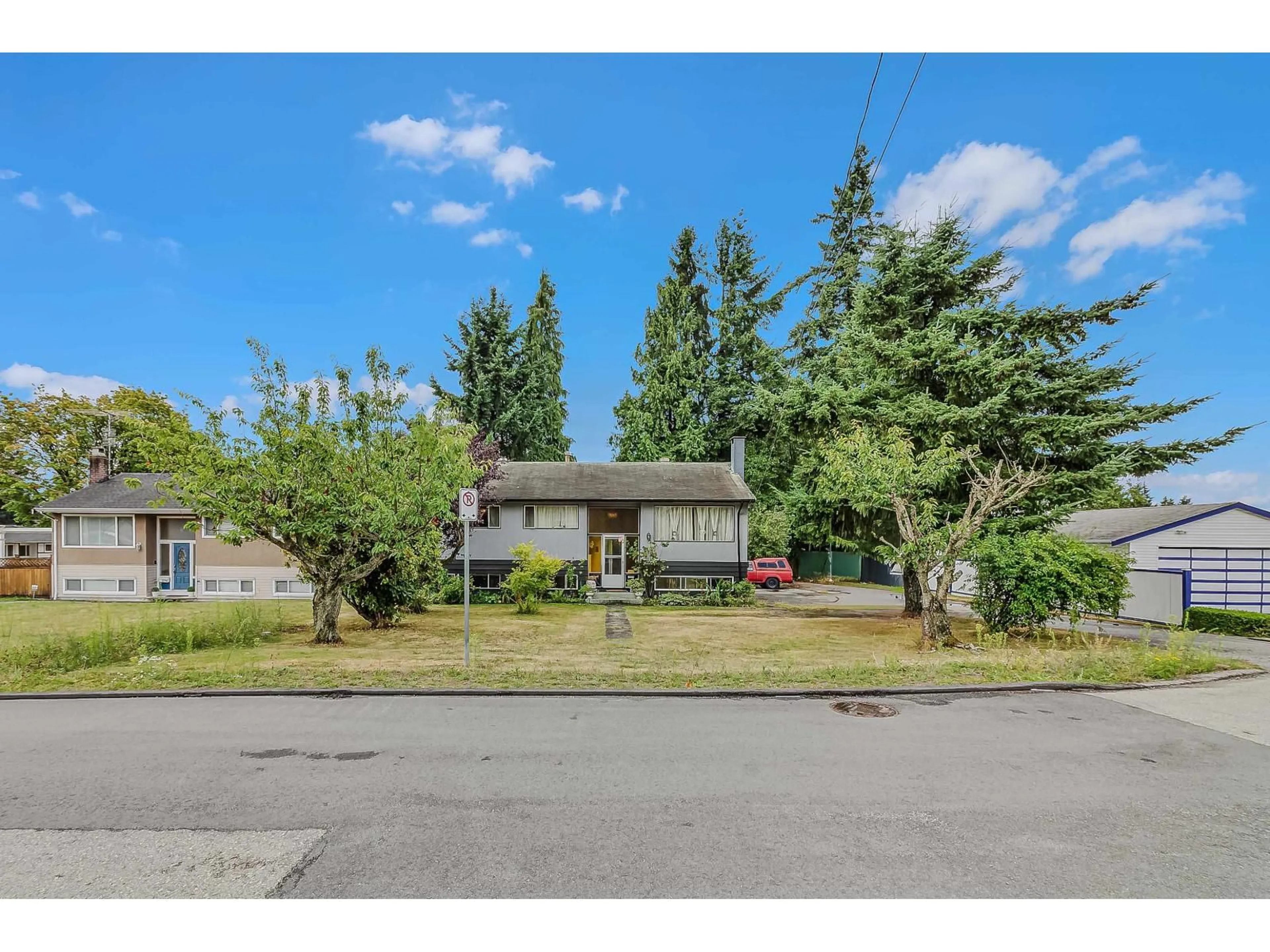 A pic from outside/outdoor area/front of a property/back of a property/a pic from drone, street for 12720 101B, Surrey British Columbia V3V3A4