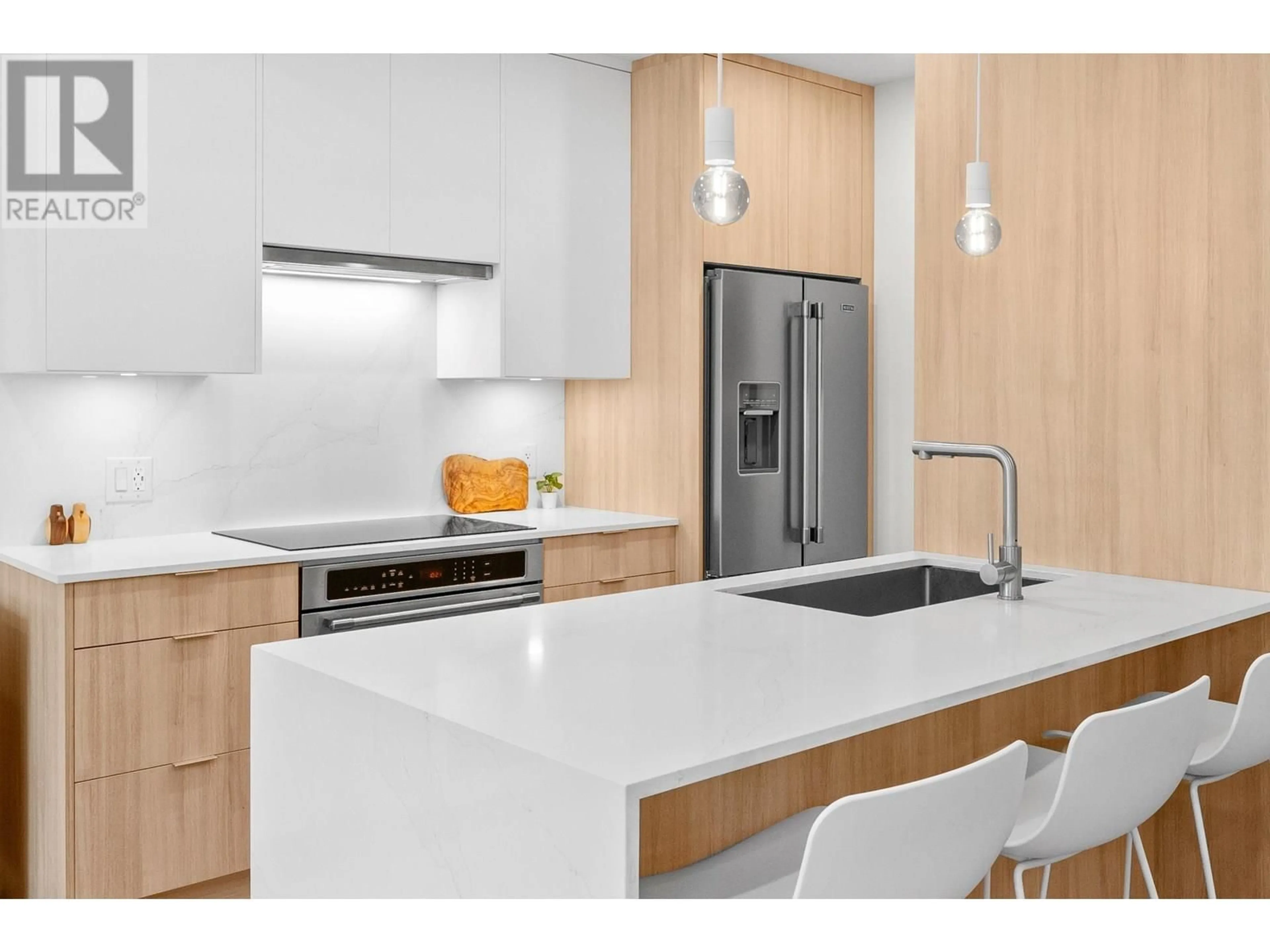 Contemporary kitchen, unknown for 104 - 7428 BYRNEPARK WALK, Burnaby British Columbia V3N0B4
