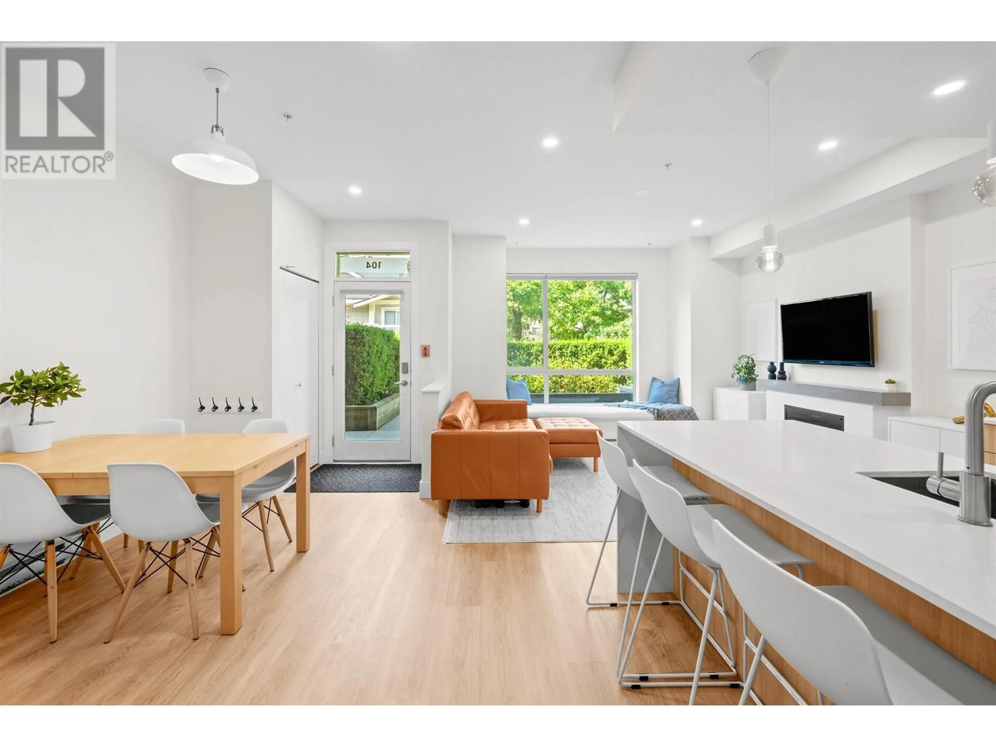 Unknown for 104 - 7428 BYRNEPARK WALK, Burnaby British Columbia V3N0B4